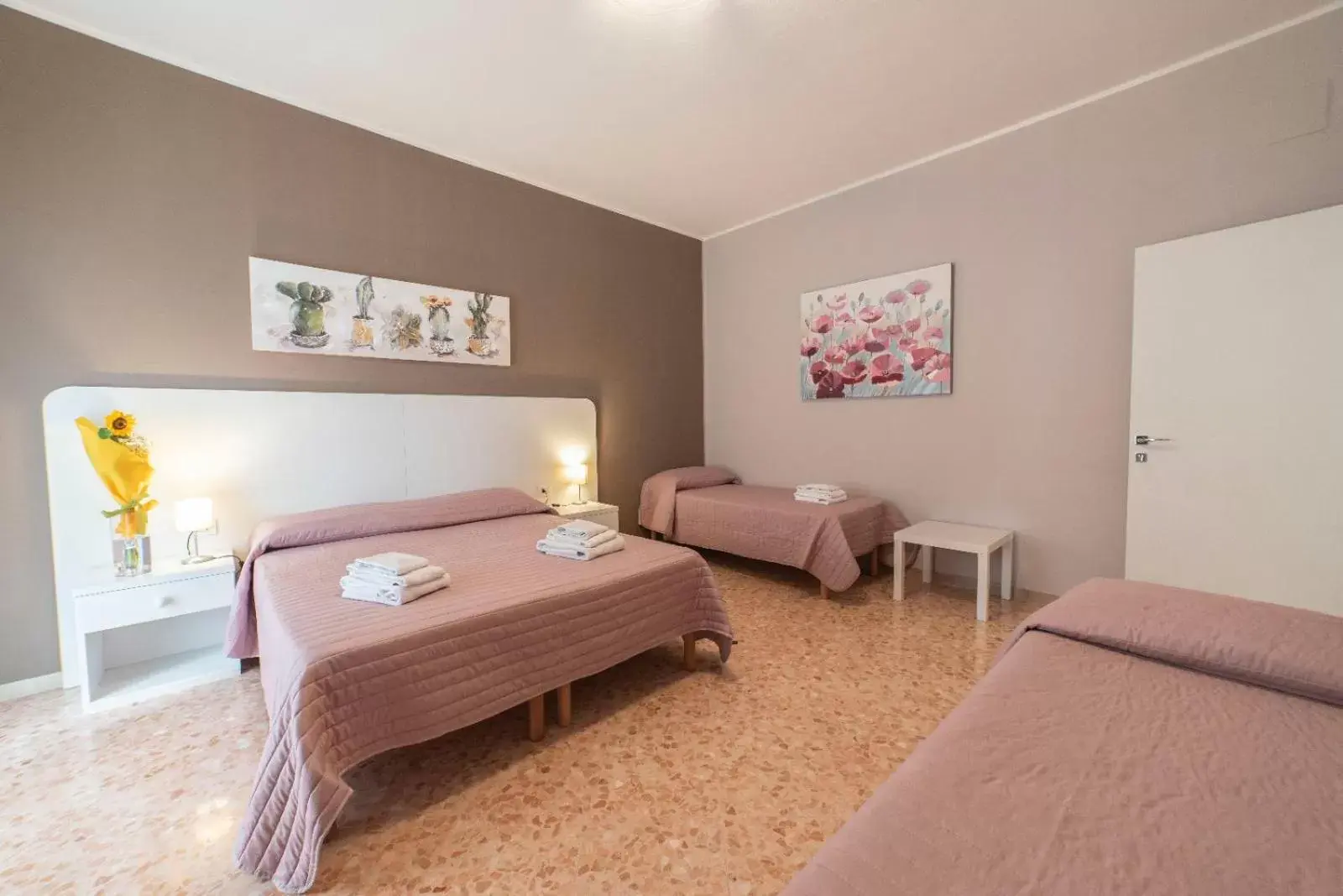 Quadruple Room with Private Bathroom in the room - single occupancy in B&B Siracusa Holidays Quadruple Room with Private Bathroom in the room - single occupancy in B&B Siracusa Holidays