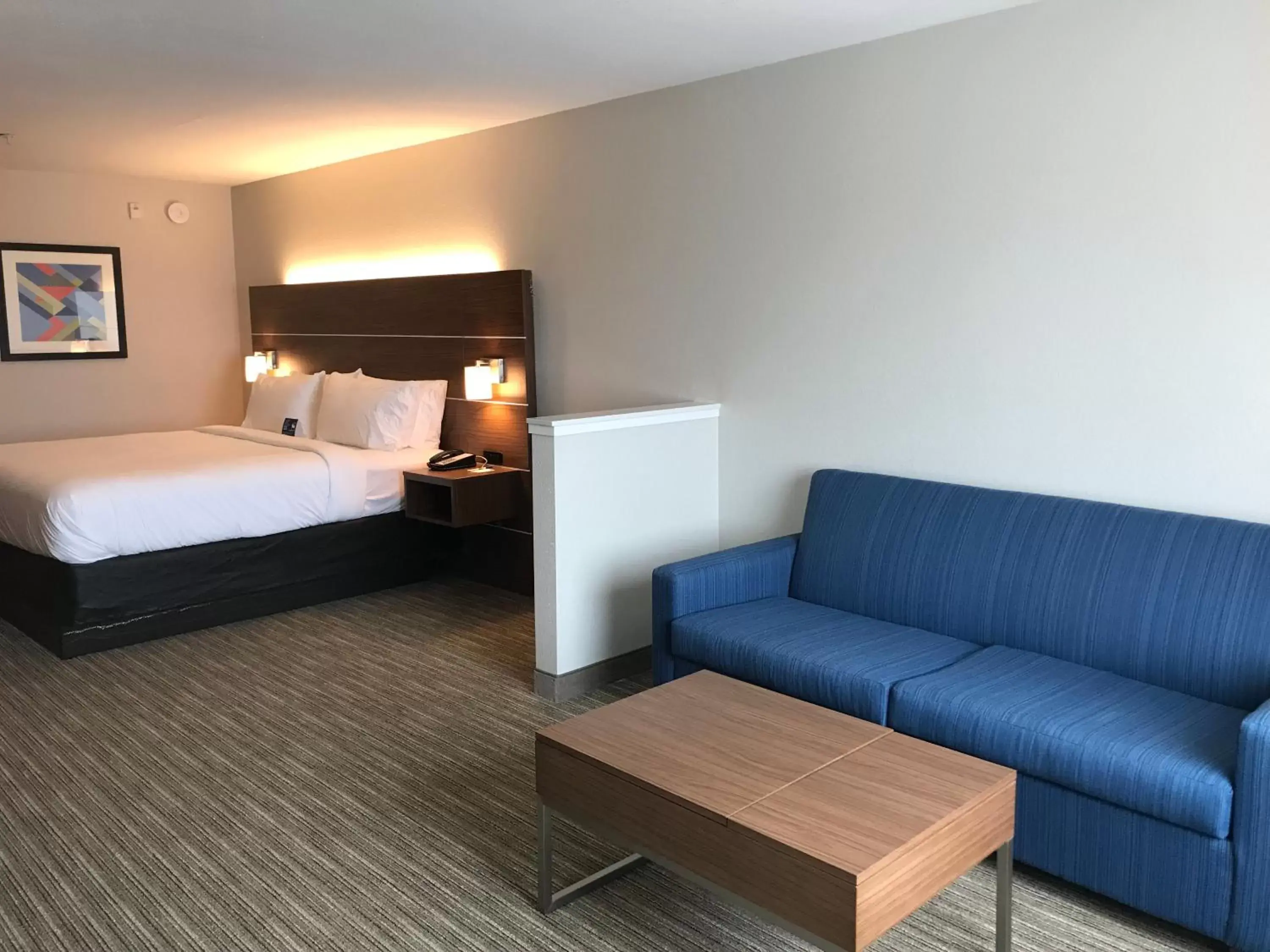 Standard King Room in Holiday Inn Express & Suites. by IHG Standard King Room in Holiday Inn Express & Suites. by IHG