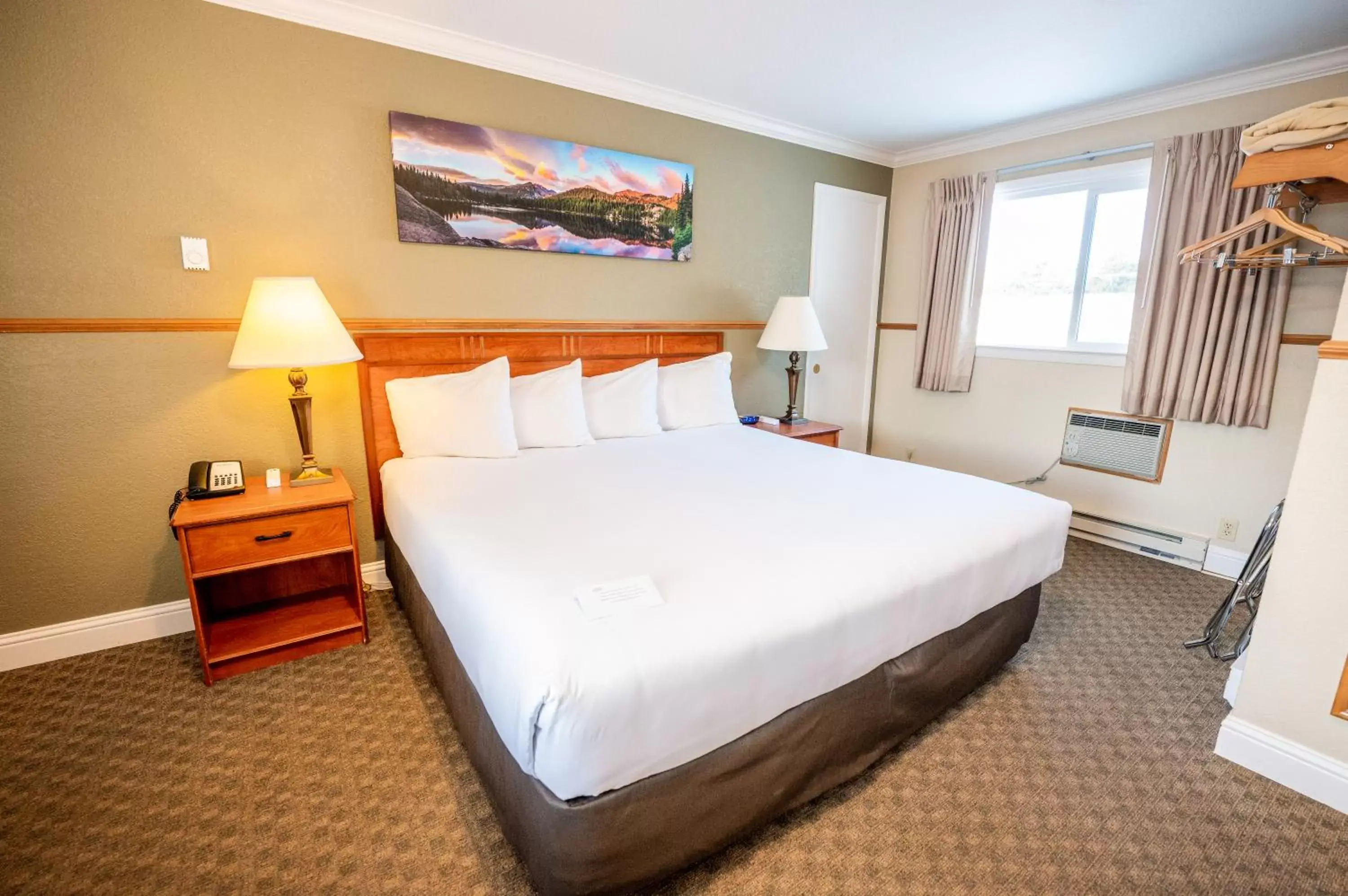 King Room - Non-Smoking in Blue Door Inn King Room - Non-Smoking in Blue Door Inn