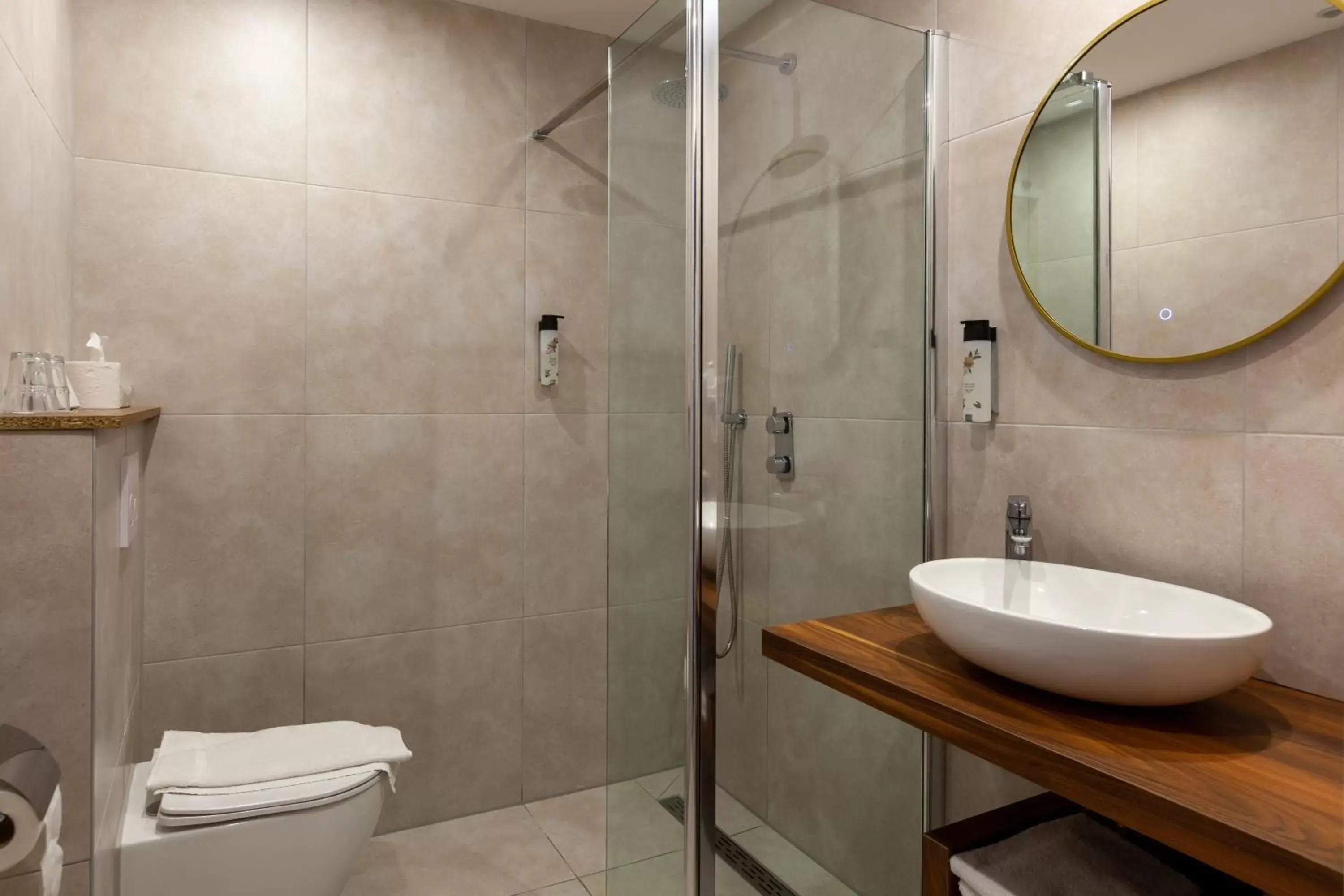 Business Queen Room in Amsterdam Hotel Uithoorn Business Queen Room in Amsterdam Hotel Uithoorn