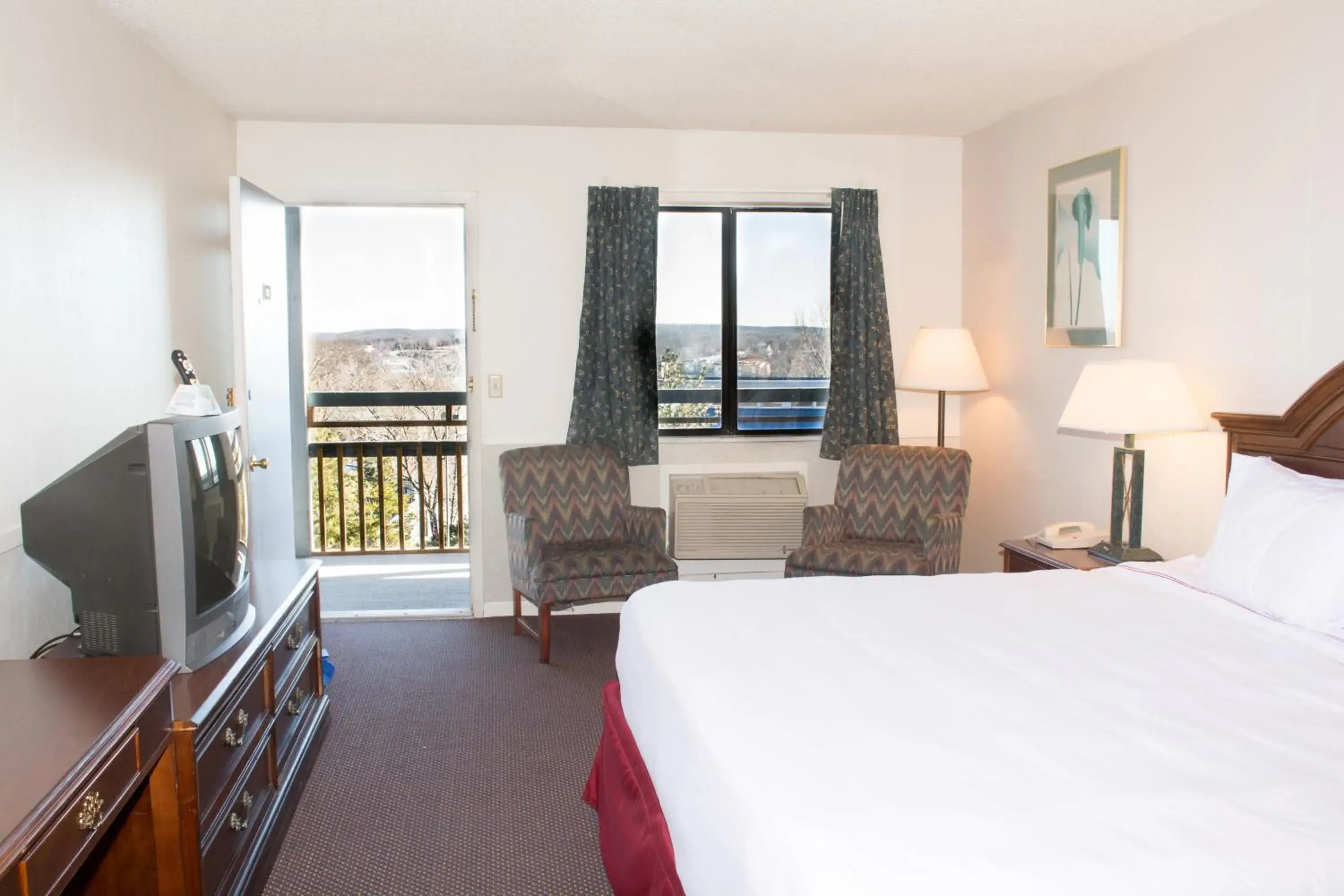 King Room with Lake View - Non-Smoking in Hawk's Nest Lodge King Room with Lake View - Non-Smoking in Hawk's Nest Lodge