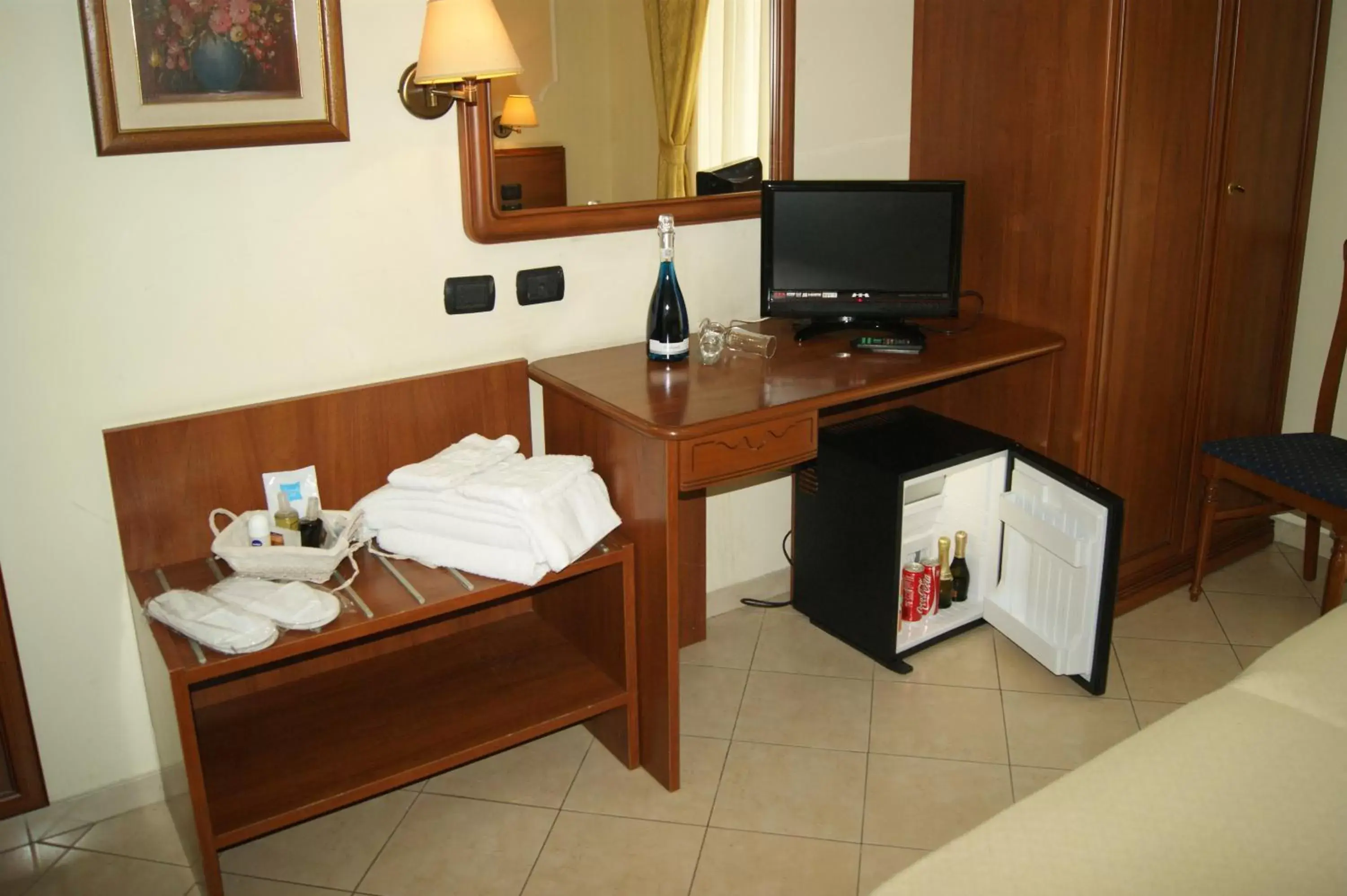 Economy Single Room in Hotel Elio Economy Single Room in Hotel Elio