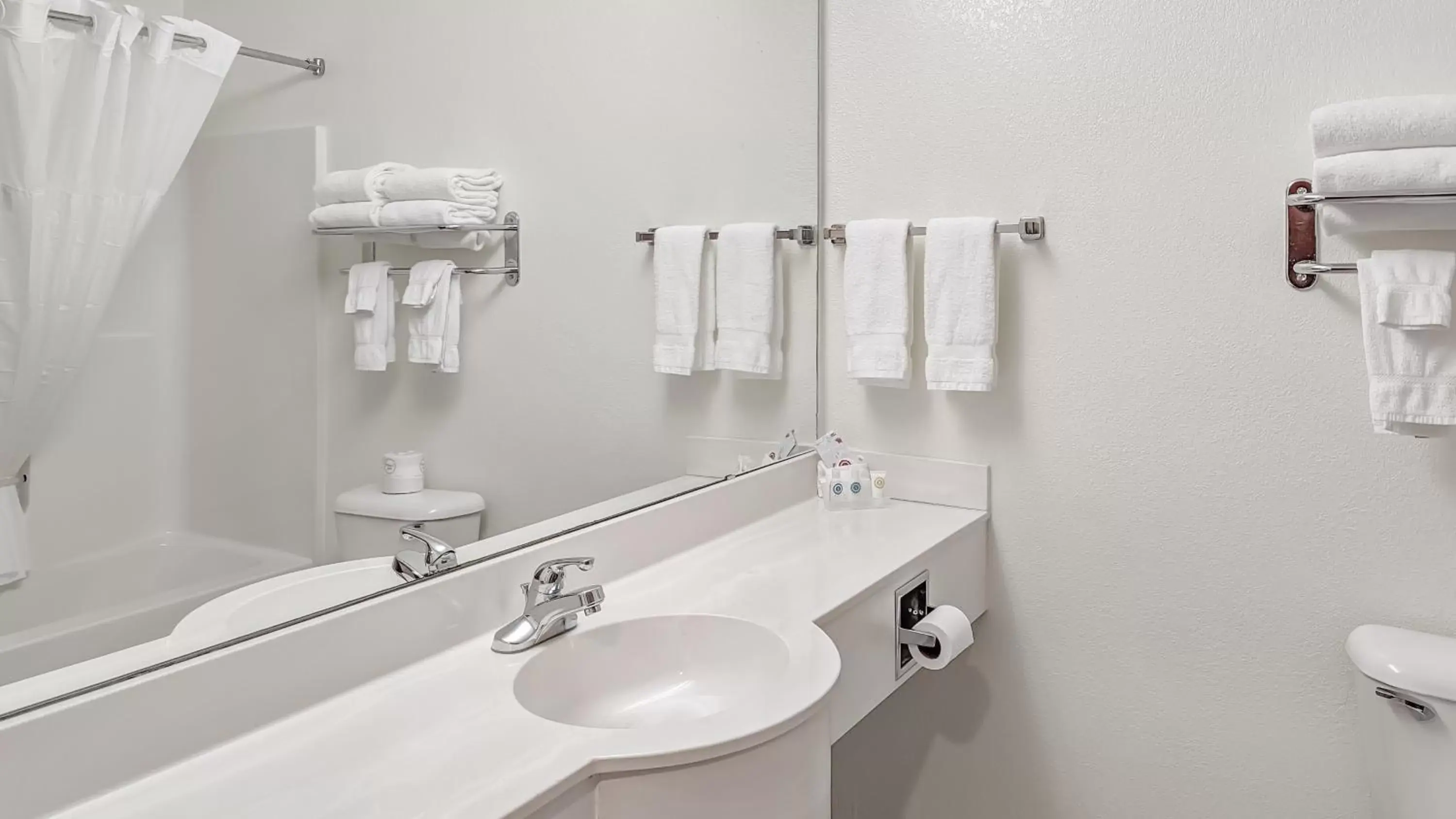 Queen Room with Two Queen Beds in Estherville Hotel & Suites Queen Room with Two Queen Beds in Estherville Hotel & Suites