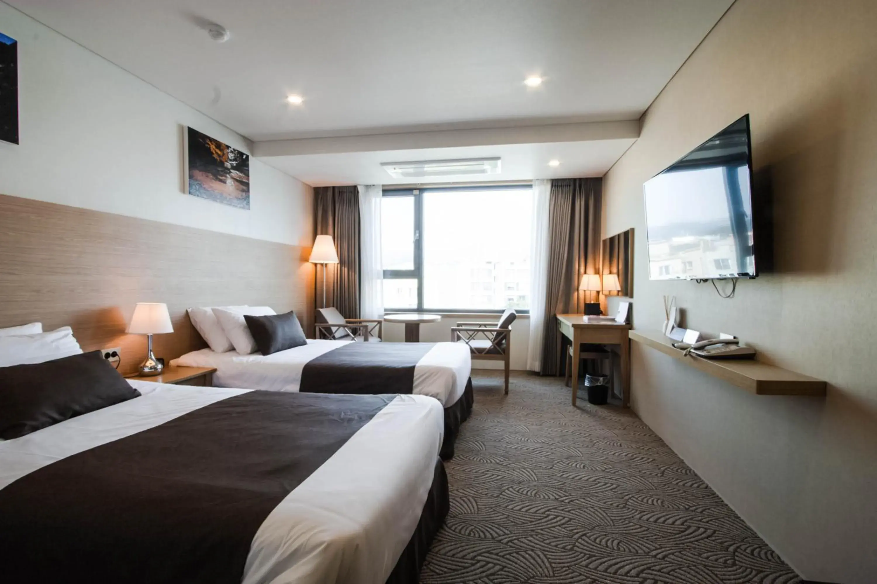 Standard Twin Room in Benikea Jungmun Hotel Standard Twin Room in Benikea Jungmun Hotel