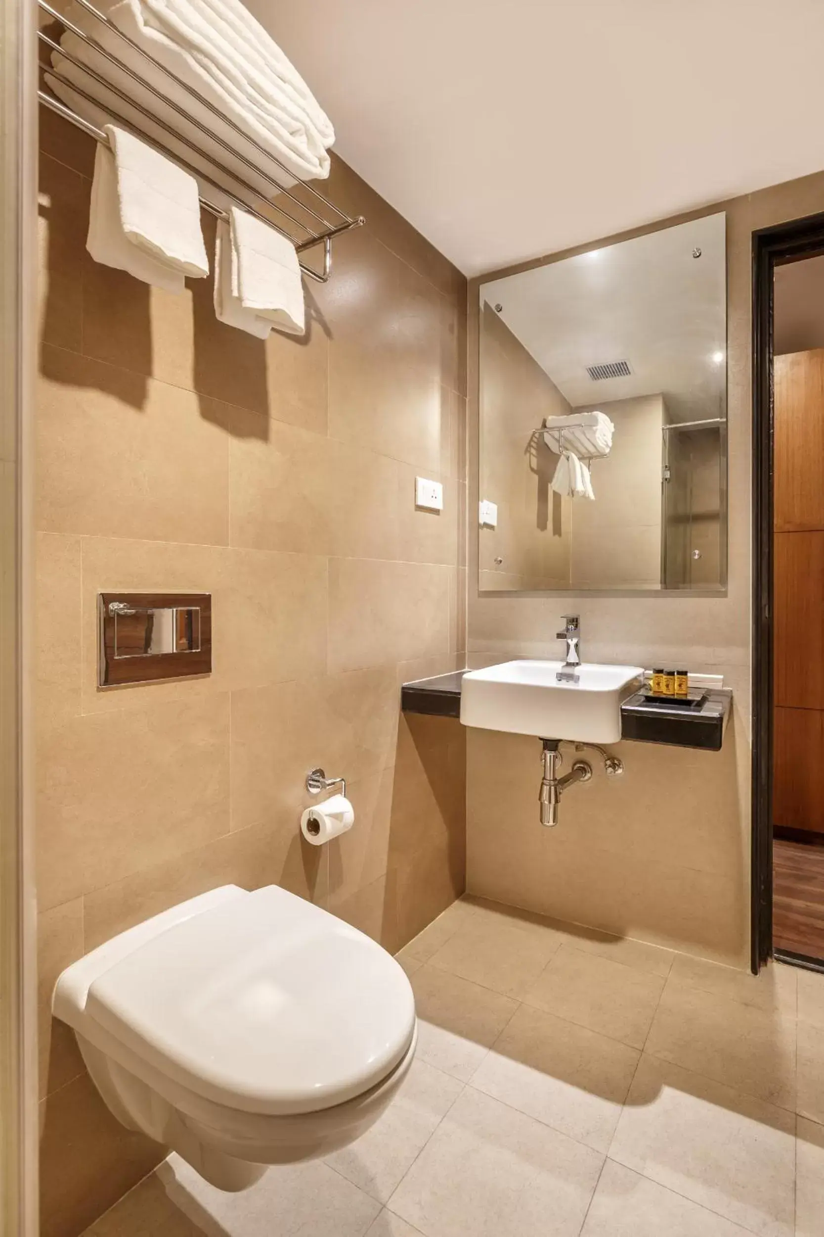 Super Deluxe Double Room - single occupancy in Hotel Thrive, A Tropical Courtyard Super Deluxe Double Room - single occupancy in Hotel Thrive, A Tropical Courtyard