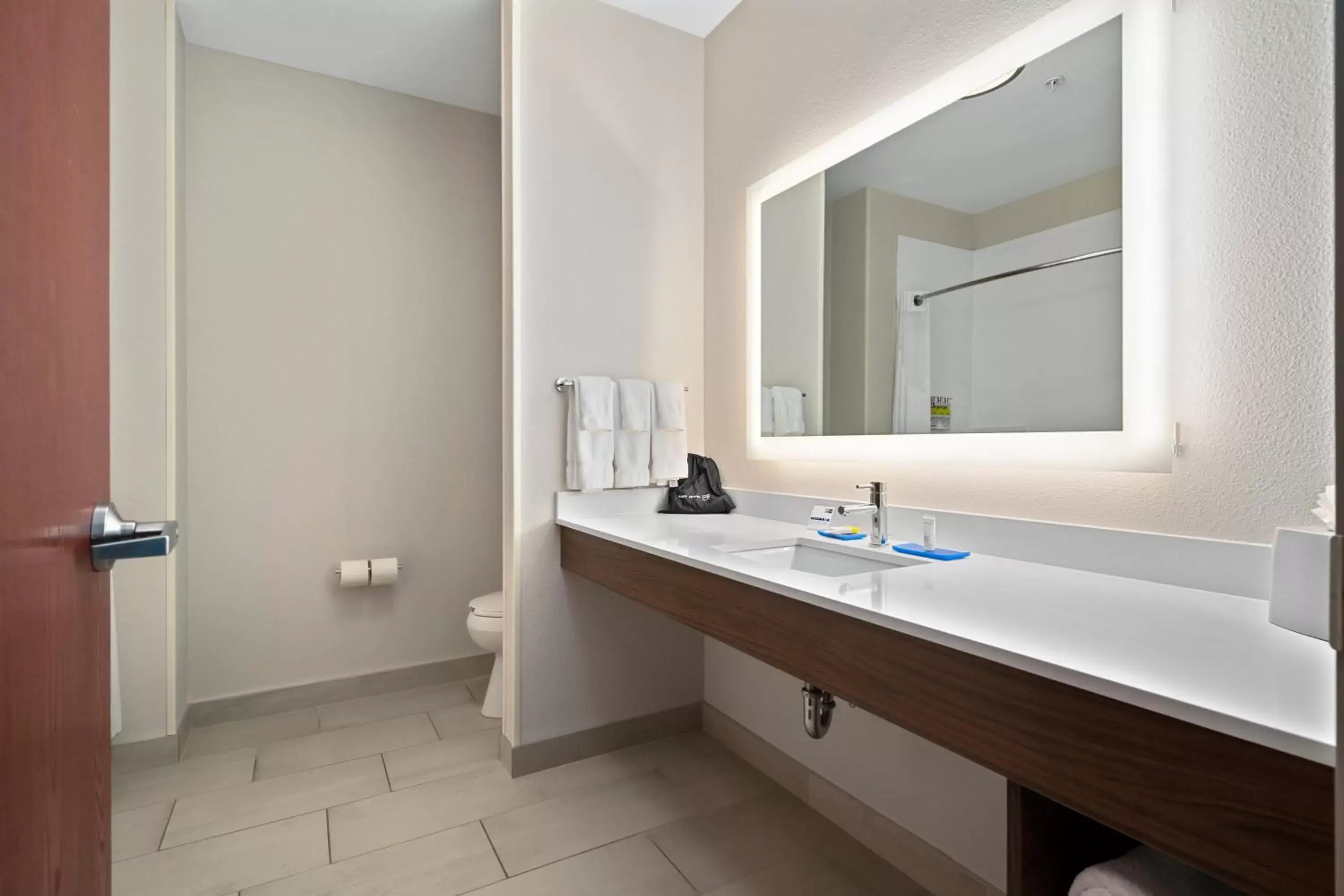 Queen Room with Two Queen Beds in Holiday Inn Express & Suites Van Buren-Fort Smith Area, an IHG Hotel Queen Room with Two Queen Beds in Holiday Inn Express & Suites Van Buren-Fort Smith Area, an IHG Hotel