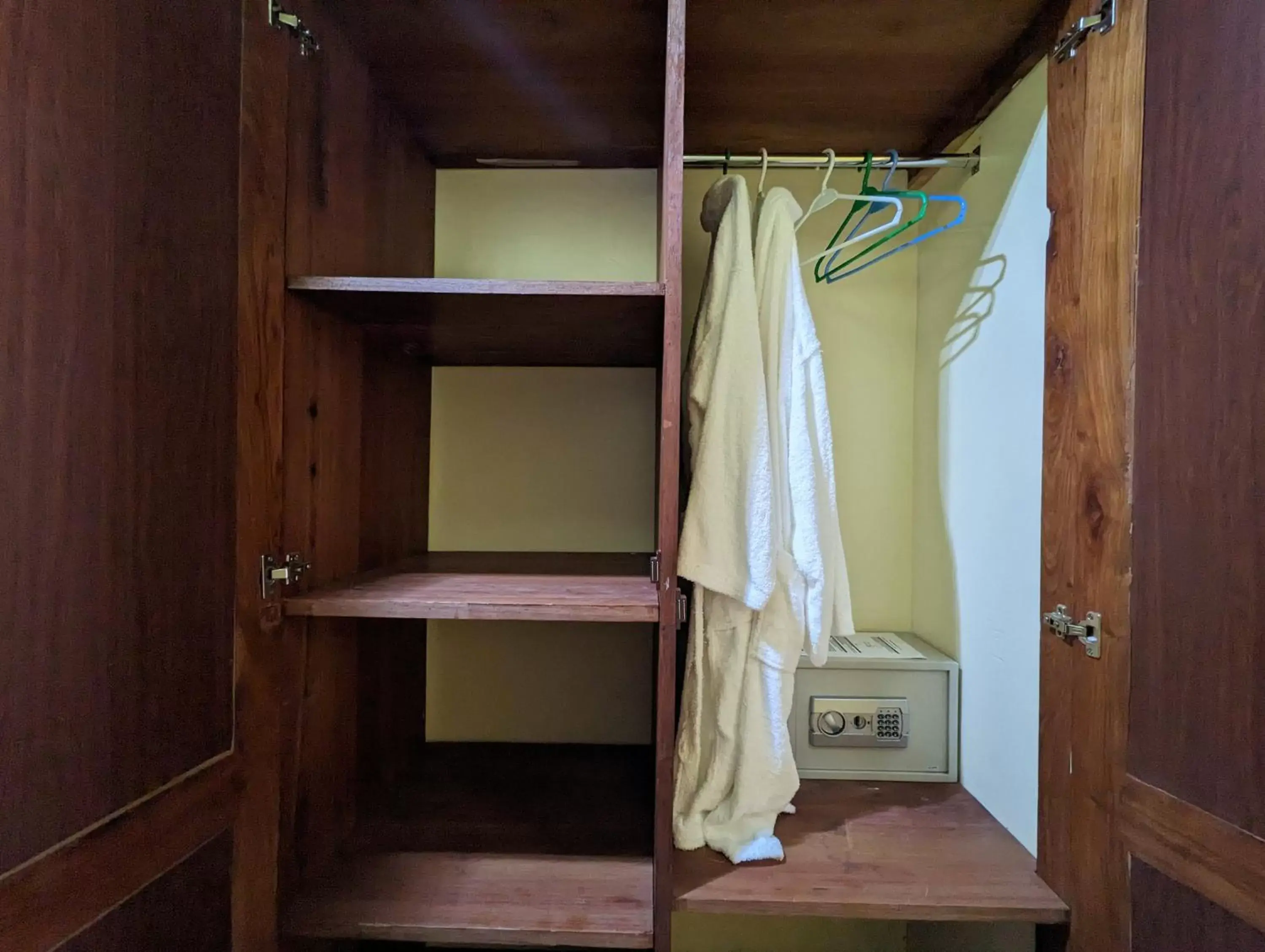 Twin Room with Balcony in Mvuli Hotels Arusha Twin Room with Balcony in Mvuli Hotels Arusha