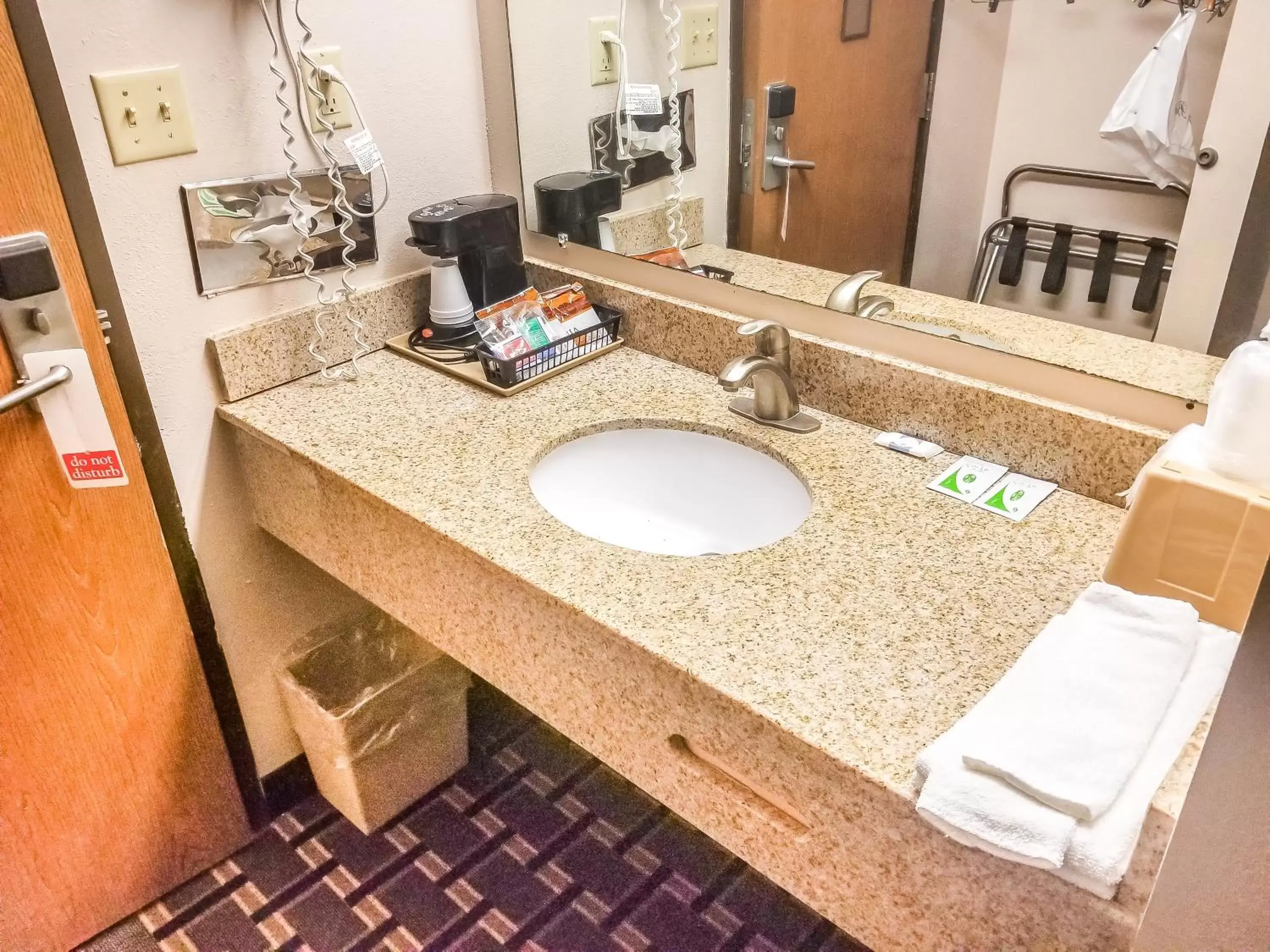 Bathroom in Hotel 7 Inn Vienna Bathroom in Hotel 7 Inn Vienna