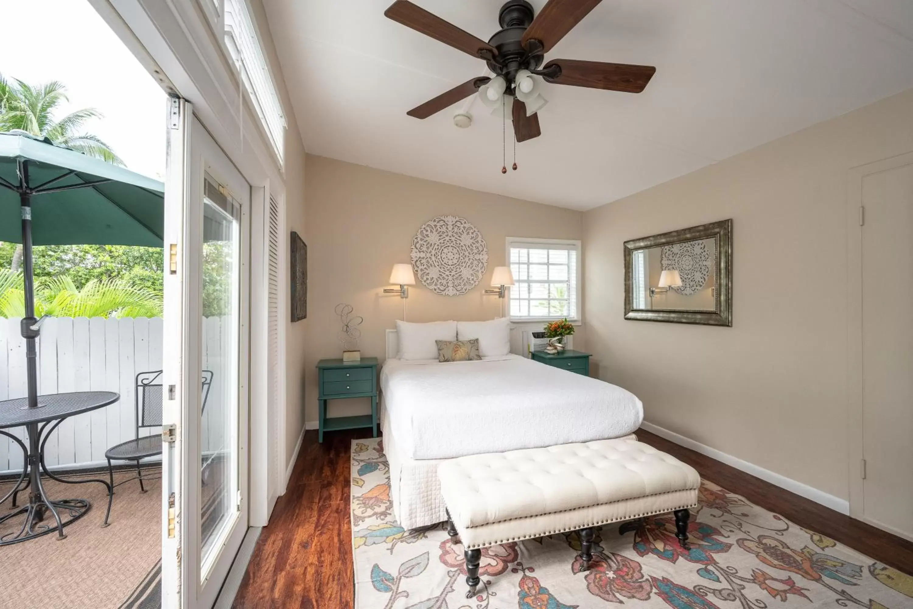 Tamarind Room in Old Town Manor Tamarind Room in Old Town Manor