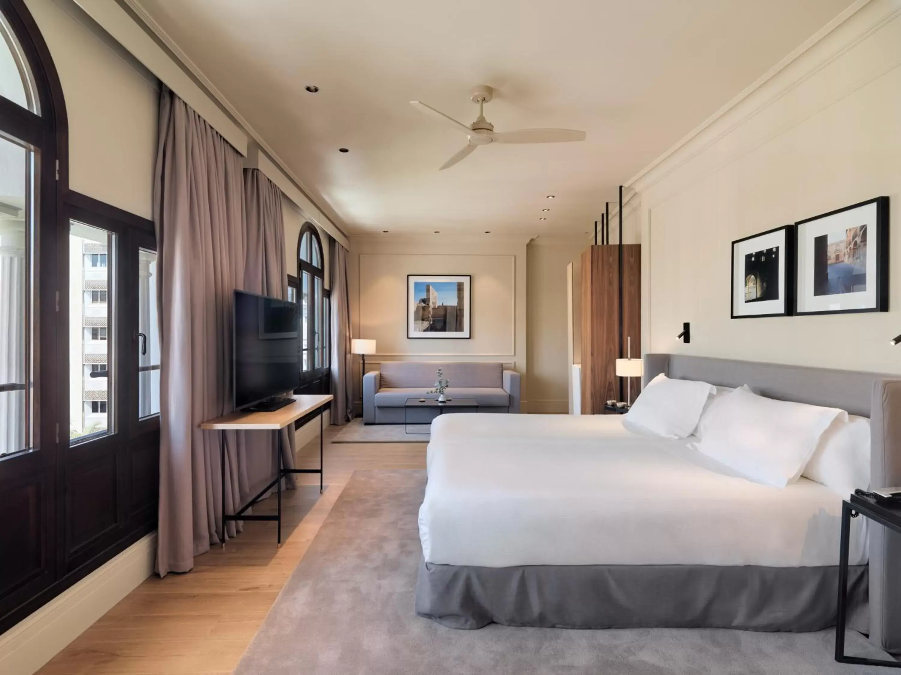 Superior Double or Twin Room with City View in H10 Palacio Colomera Superior Double or Twin Room with City View in H10 Palacio Colomera