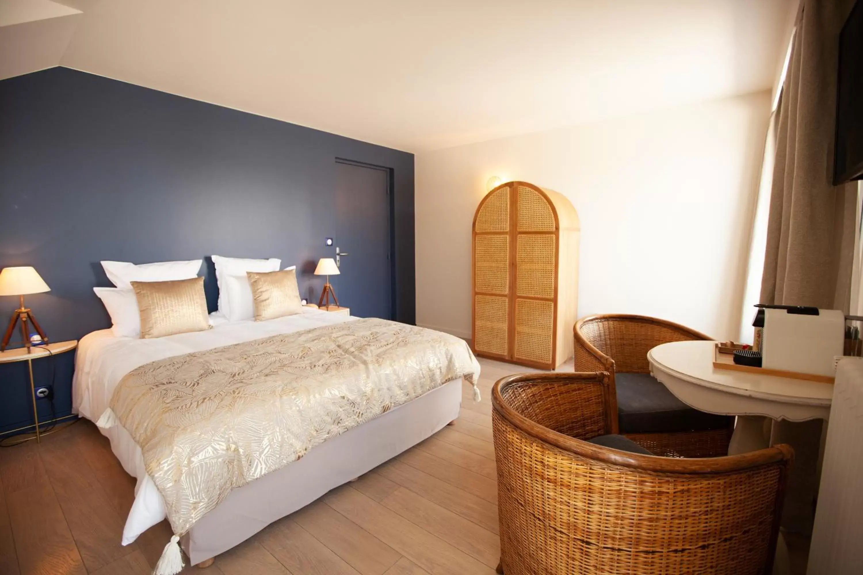 Deluxe Double Room with Sea View in Hôtel des Isles Deluxe Double Room with Sea View in Hôtel des Isles