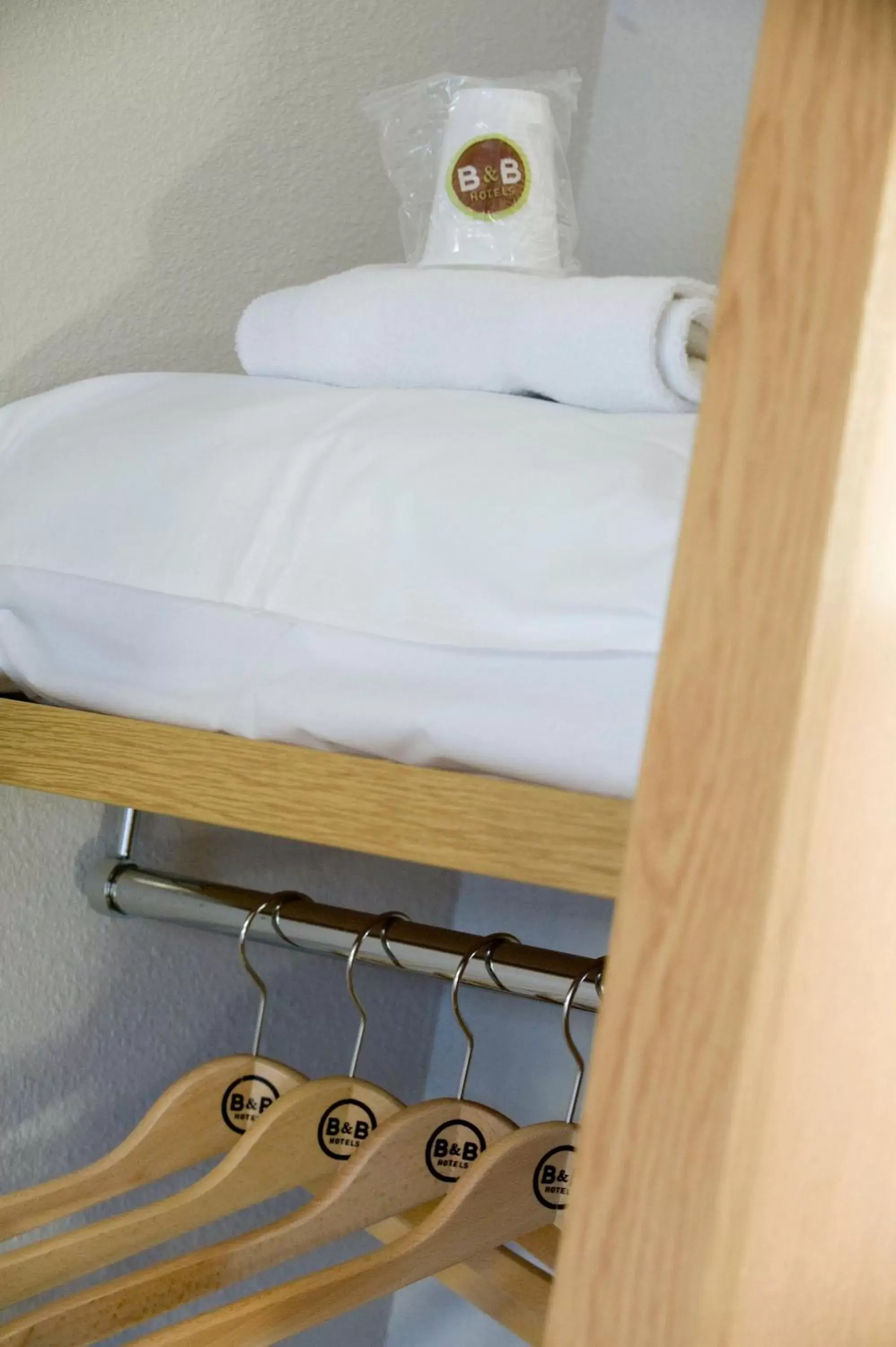 Double Room - Disability Access in B&B HOTEL Saint-Quentin Double Room - Disability Access in B&B HOTEL Saint-Quentin