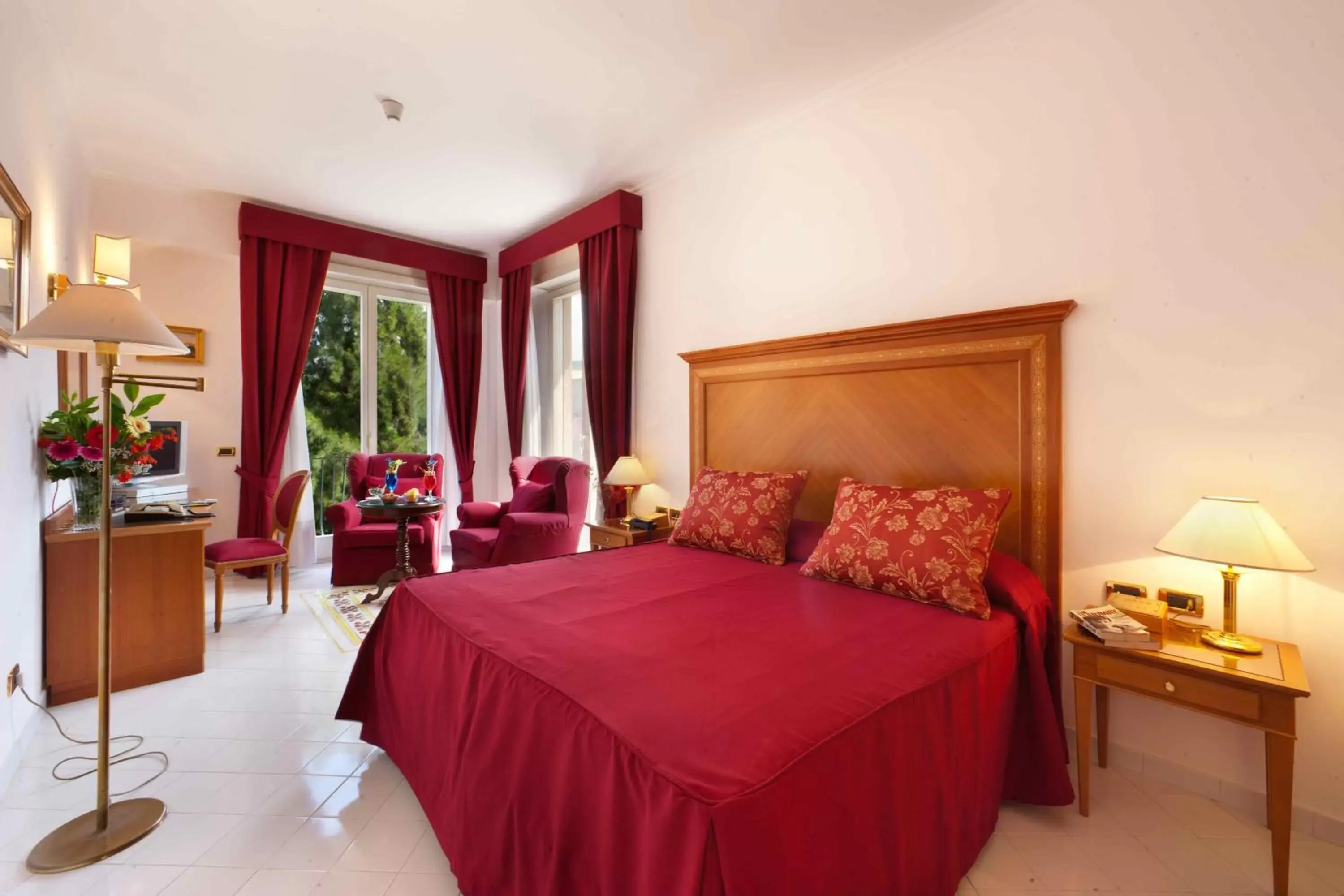 Junior Suite with Partial Sea View in Hotel Continental Junior Suite with Partial Sea View in Hotel Continental