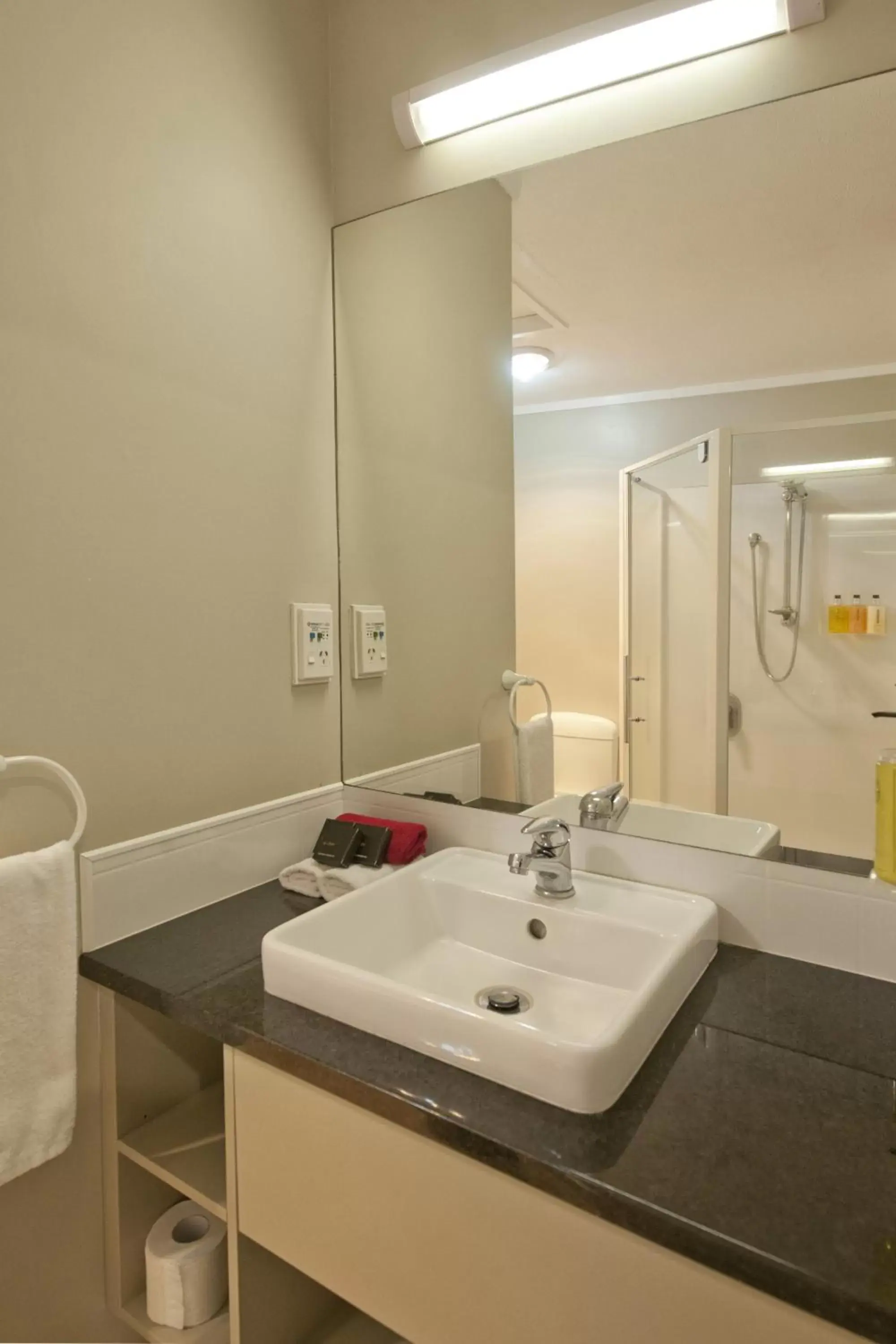 Deluxe Double Studio in Sport Of Kings Motel Deluxe Double Studio in Sport Of Kings Motel