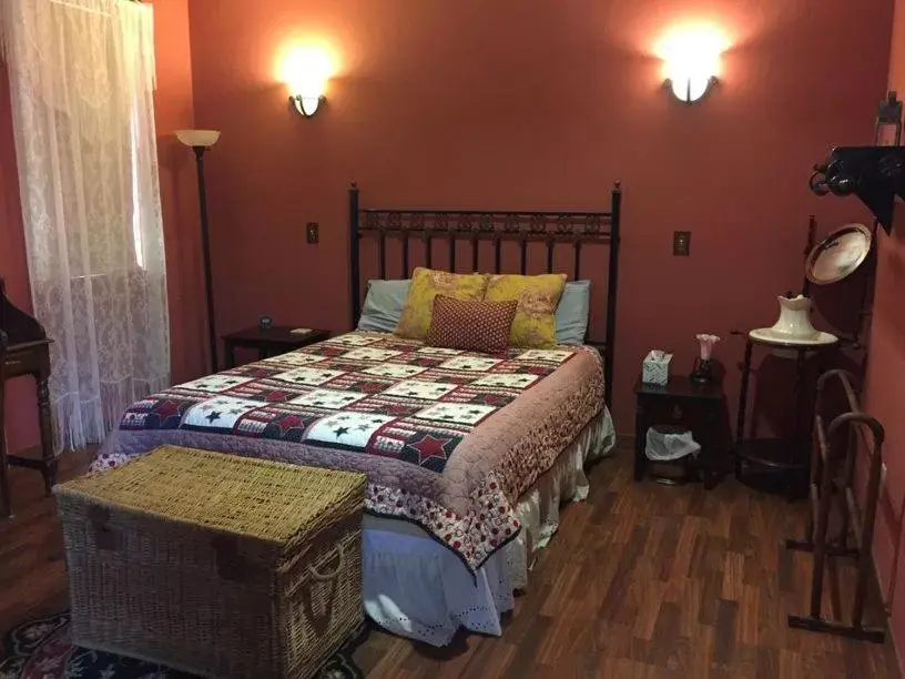 Queen Room - Disability Access in Virgil's Corner B & B Queen Room - Disability Access in Virgil's Corner B & B