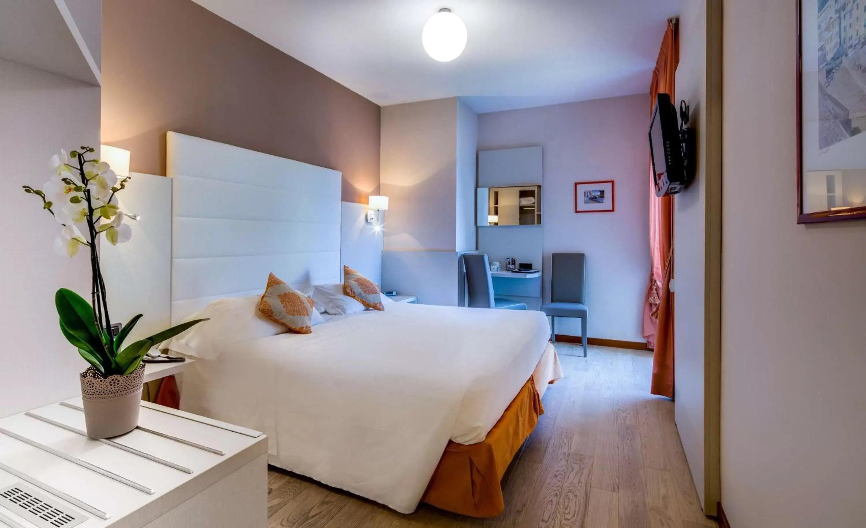 Double or Twin Room with Partial Sea View in Best Western Regina Elena Double or Twin Room with Partial Sea View in Best Western Regina Elena