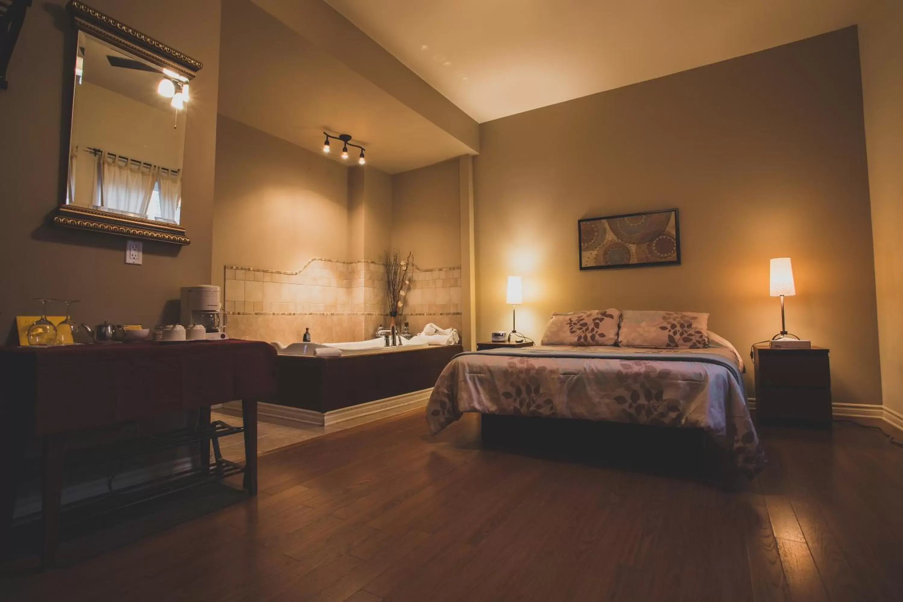 Queen Suite with Spa Bath in Auberge Micro-Brasserie Le Baril Roulant Queen Suite with Spa Bath in Auberge Micro-Brasserie Le Baril Roulant