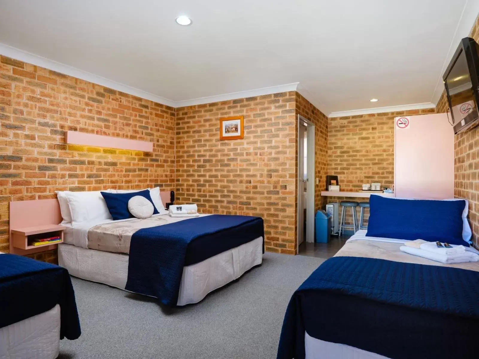 Family Room in The Lydoun Motel Family Room in The Lydoun Motel