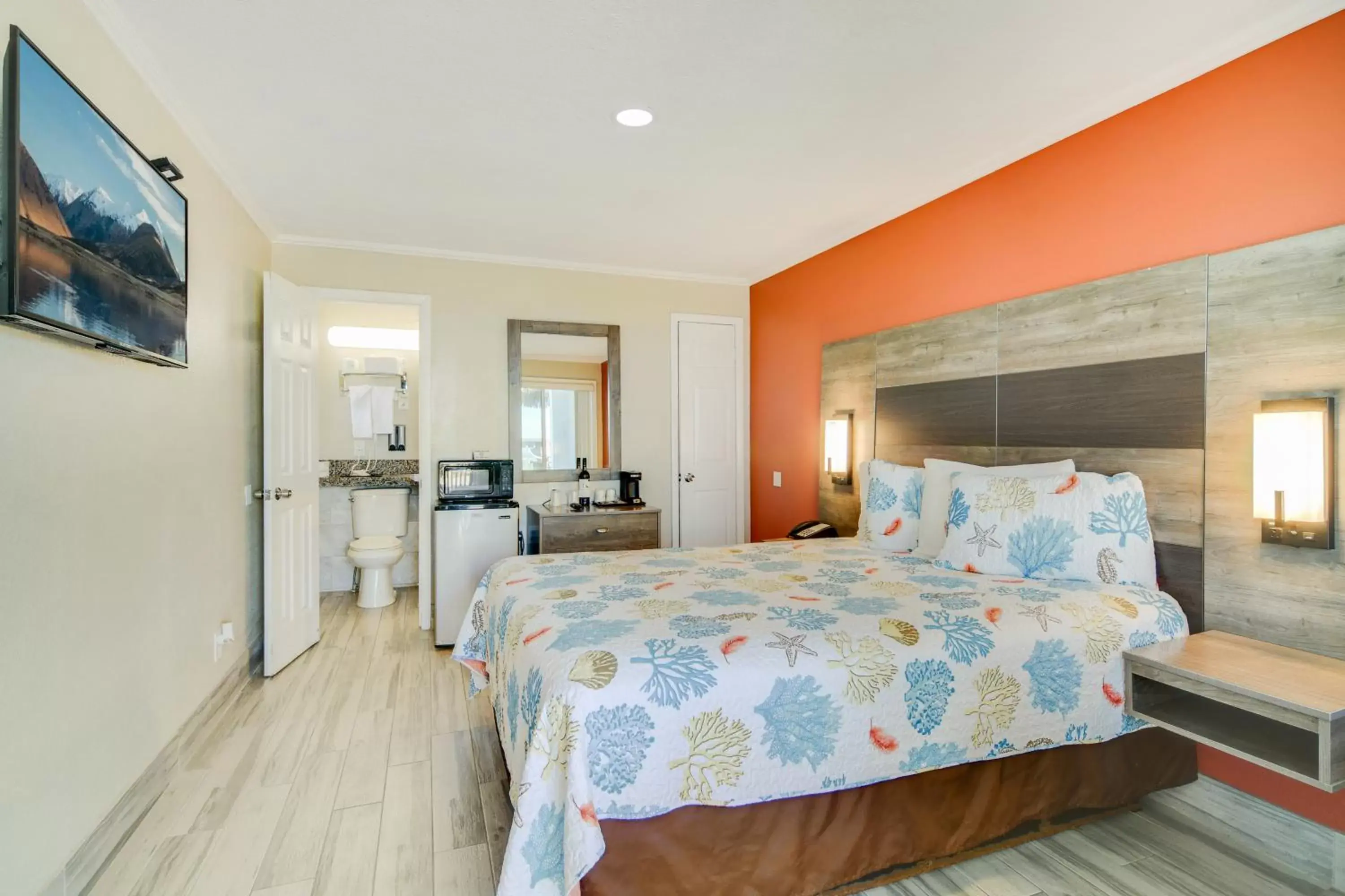 Queen Room with Sea View in Anthony's on the Beach Queen Room with Sea View in Anthony's on the Beach