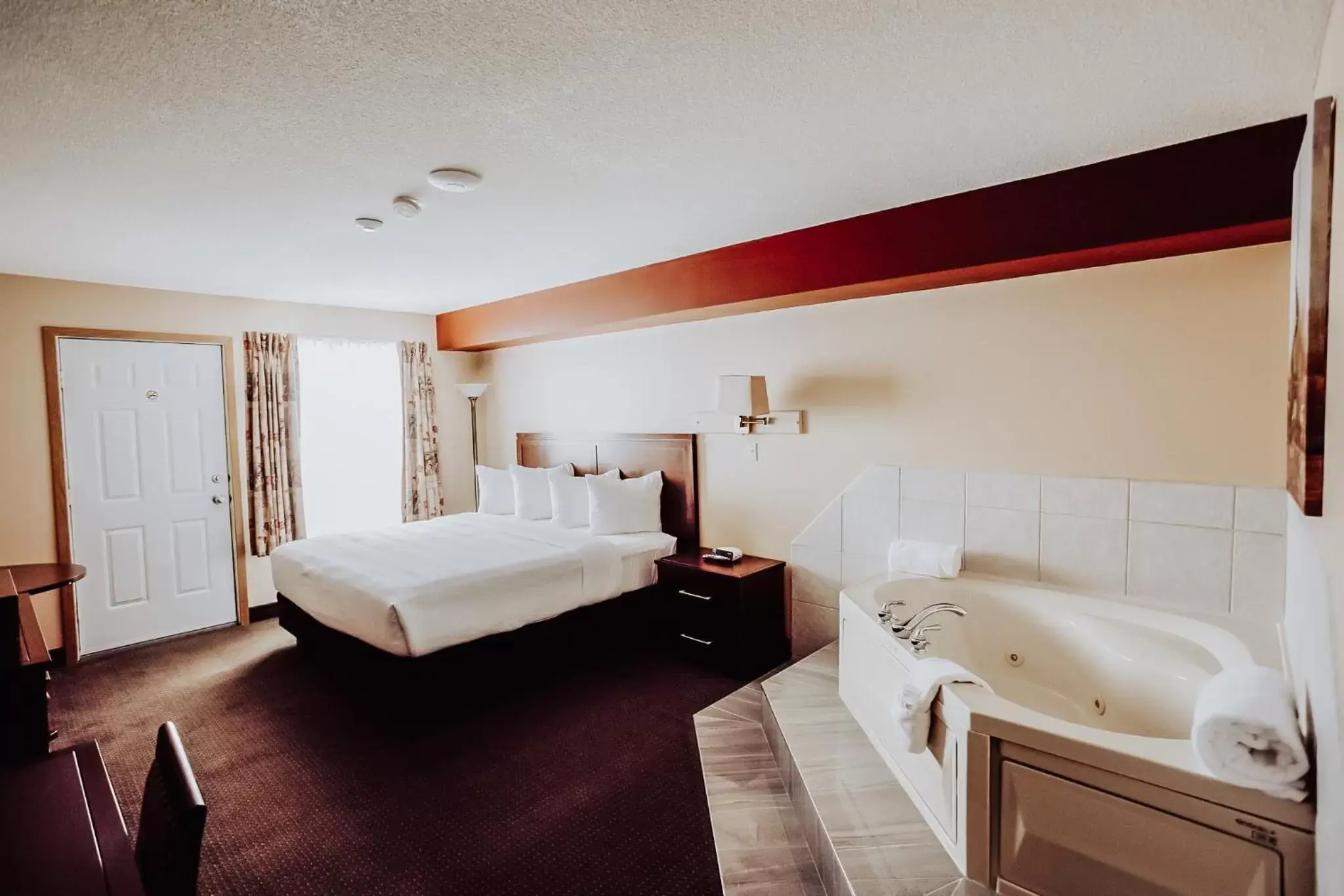 King Room with Lake View - single occupancy in La Place Rendez-Vous Hotel King Room with Lake View - single occupancy in La Place Rendez-Vous Hotel