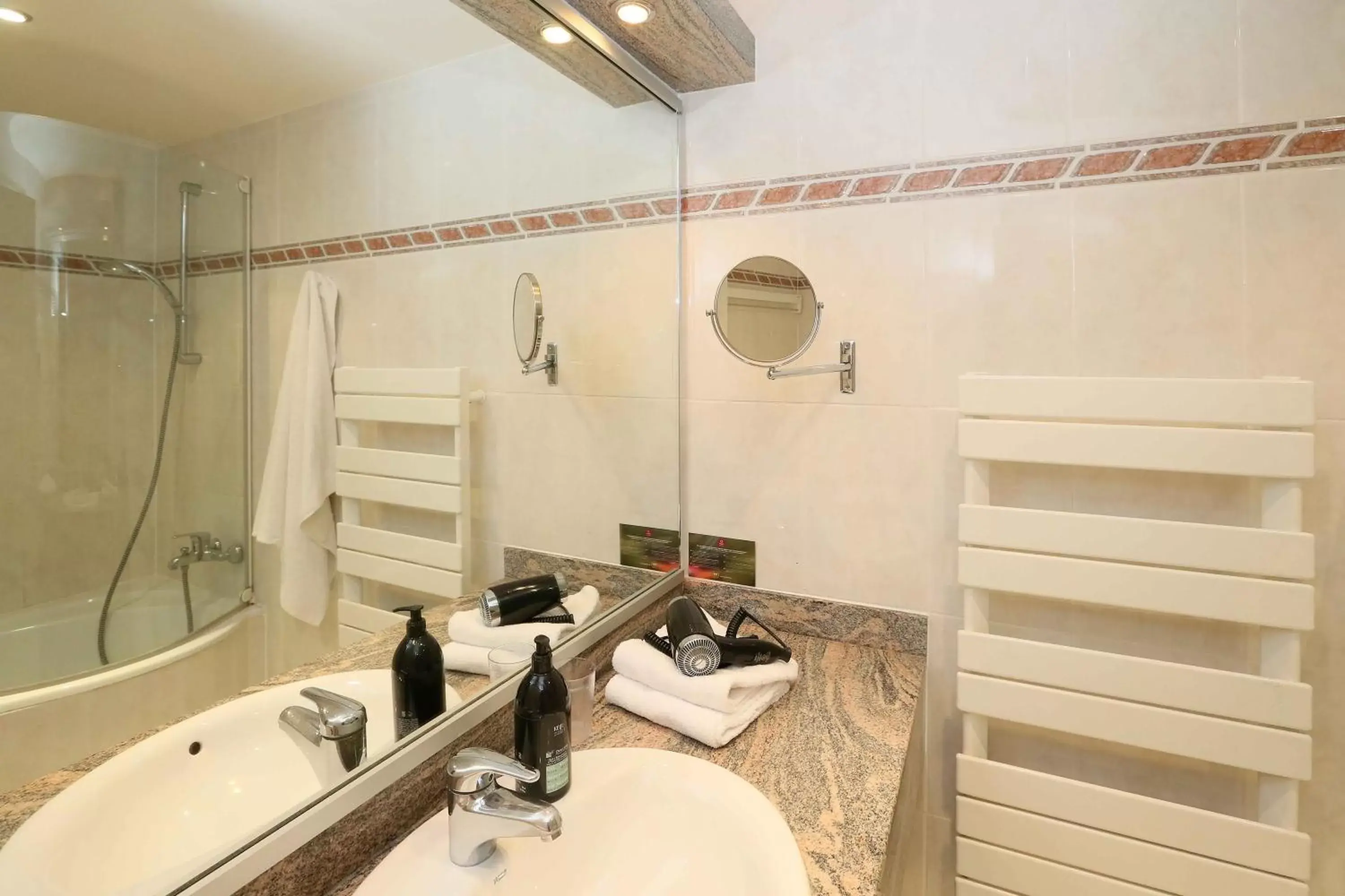Large Studio with Twin Beds (2 Adults) in Aparthotel Adagio Geneve Saint Genis Pouilly Large Studio with Twin Beds (2 Adults) in Aparthotel Adagio Geneve Saint Genis Pouilly