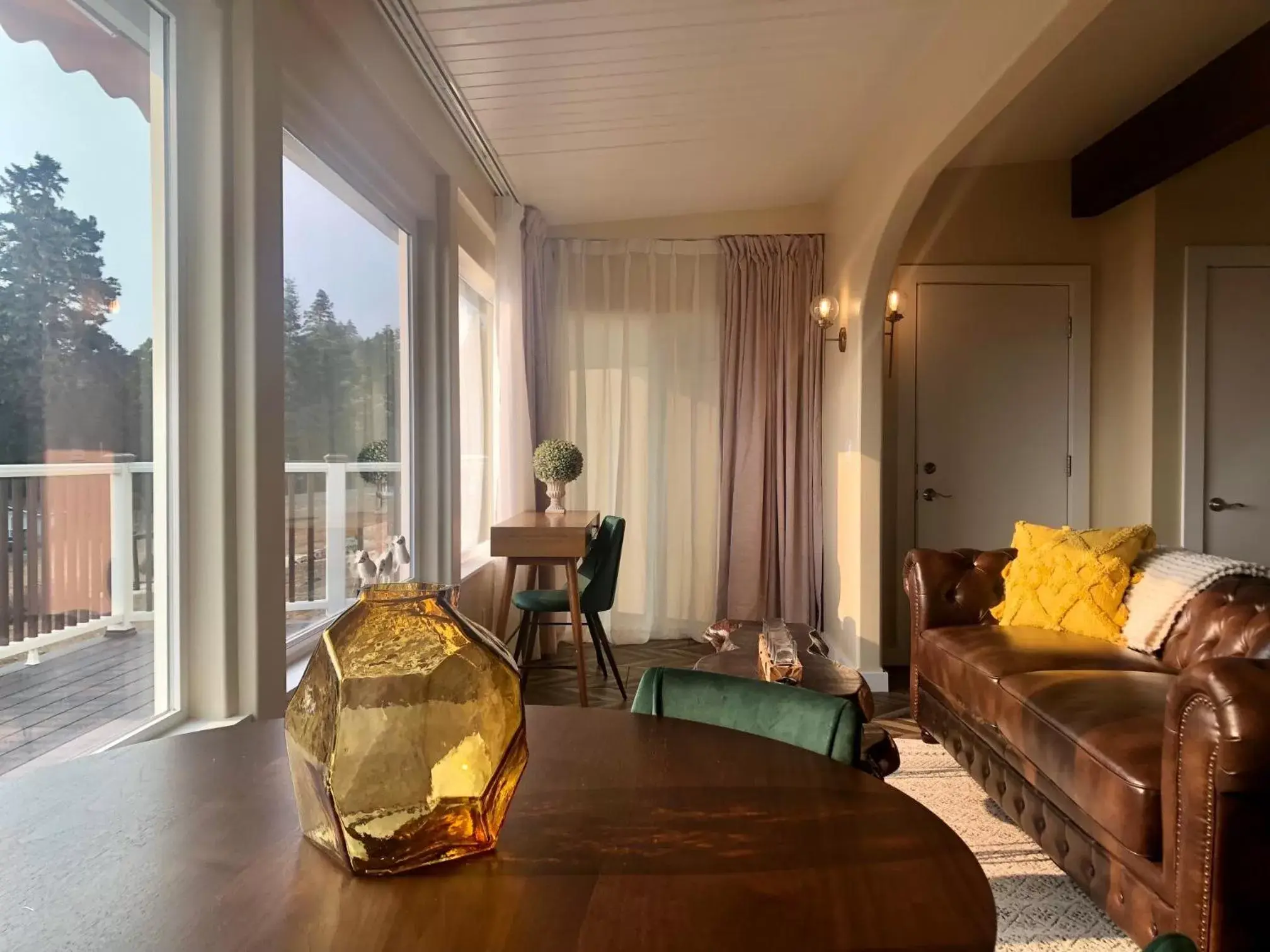 Deluxe King Suite in Seafoam Lodge Deluxe King Suite in Seafoam Lodge