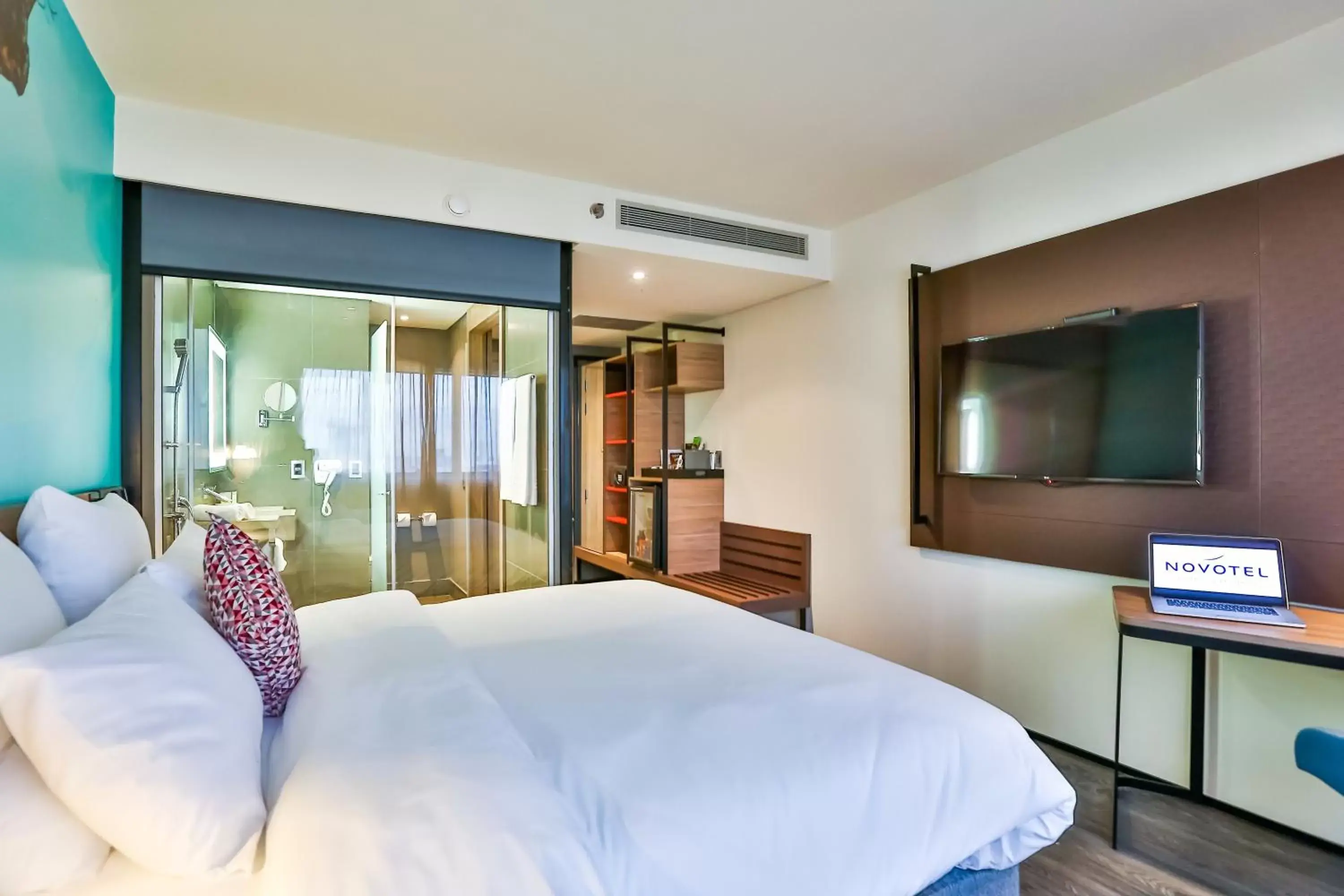 Executive Apartment with Queen Bed in Novotel Sorocaba Executive Apartment with Queen Bed in Novotel Sorocaba