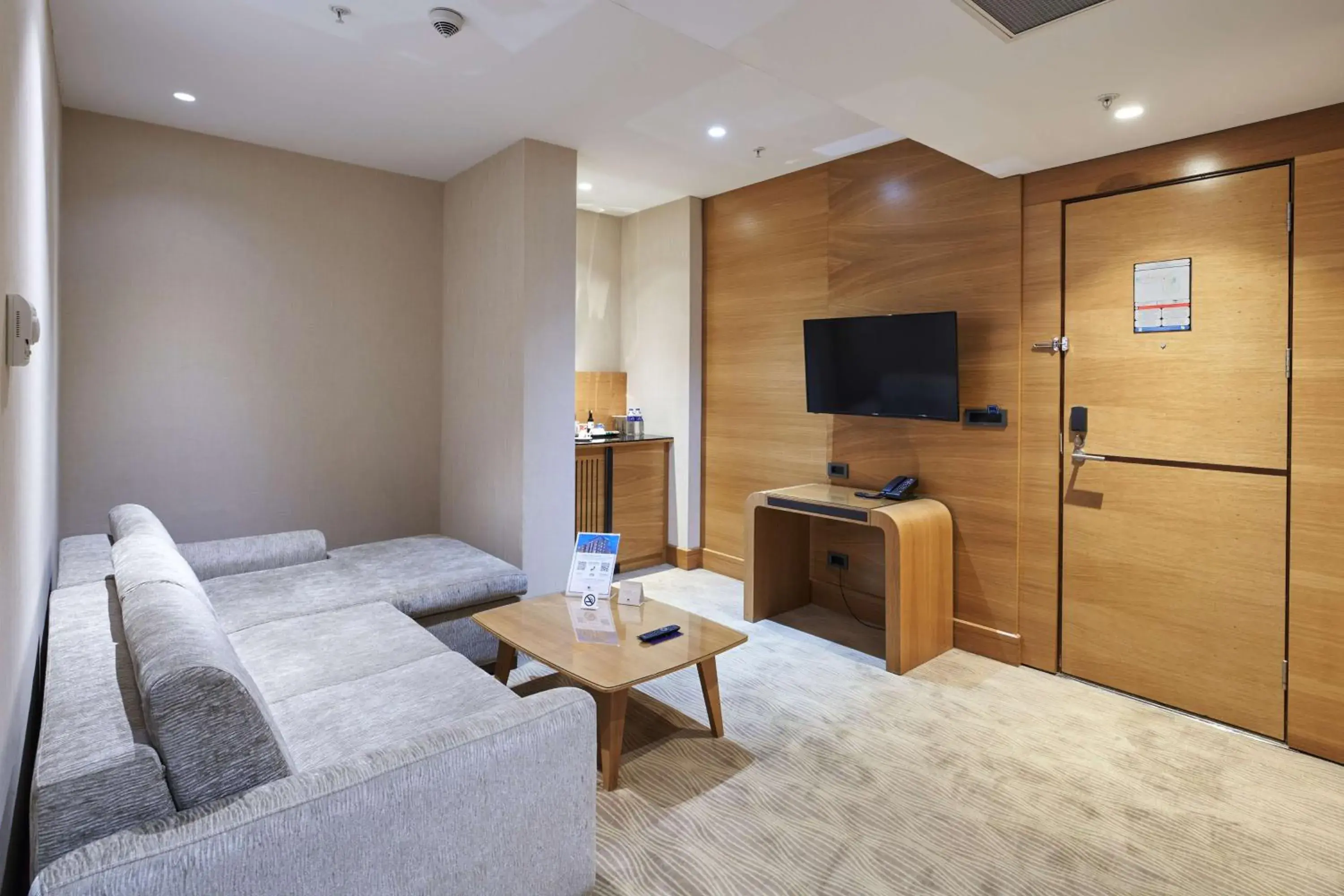 One-Bedroom King Suite in DoubleTree by Hilton Hotel Istanbul - Tuzla One-Bedroom King Suite in DoubleTree by Hilton Hotel Istanbul - Tuzla