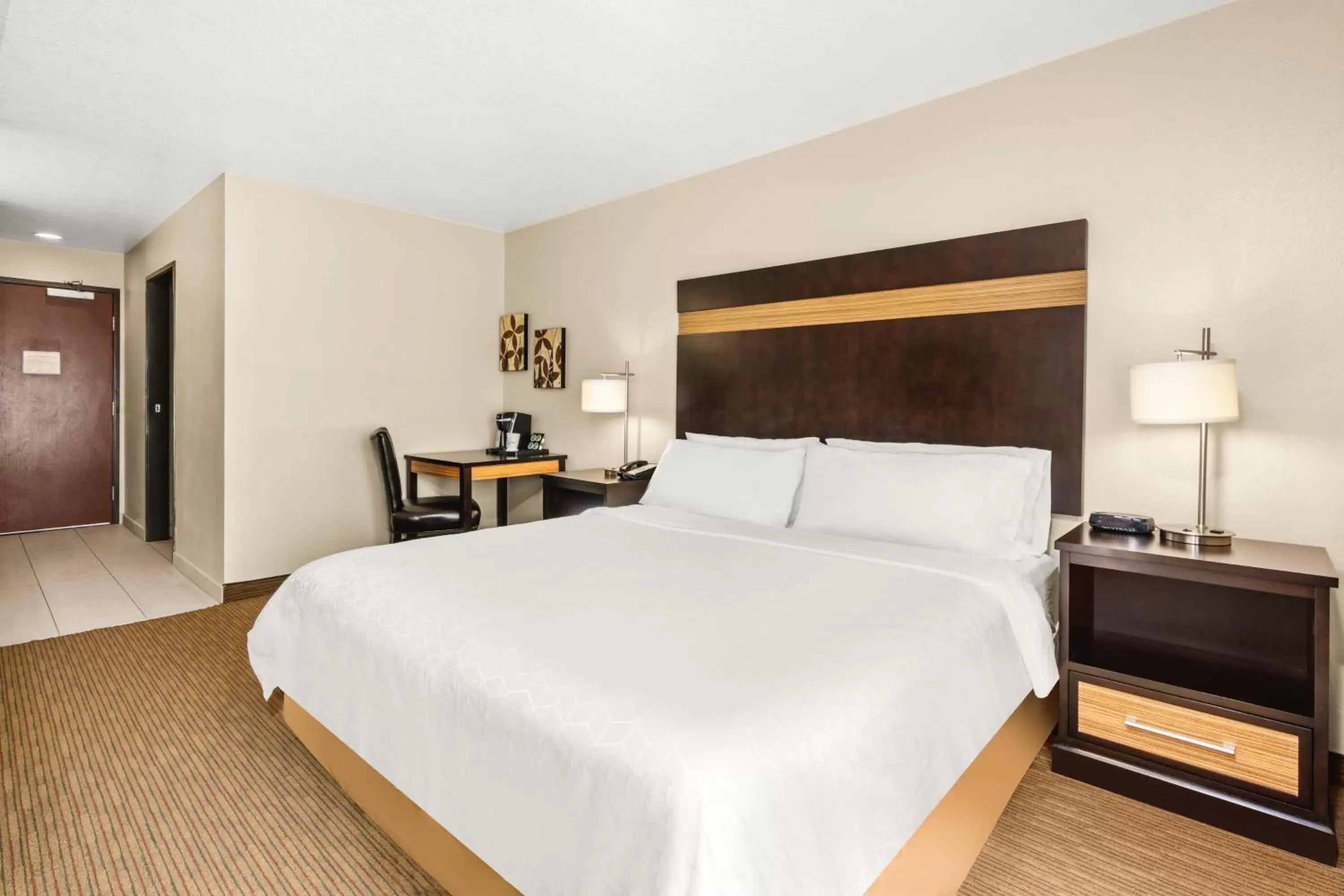 King Room - Hearing Accessible - Non-Smoking in Holiday Inn Express Portland SE - Clackamas Area, an IHG Hotel King Room - Hearing Accessible - Non-Smoking in Holiday Inn Express Portland SE - Clackamas Area, an IHG Hotel