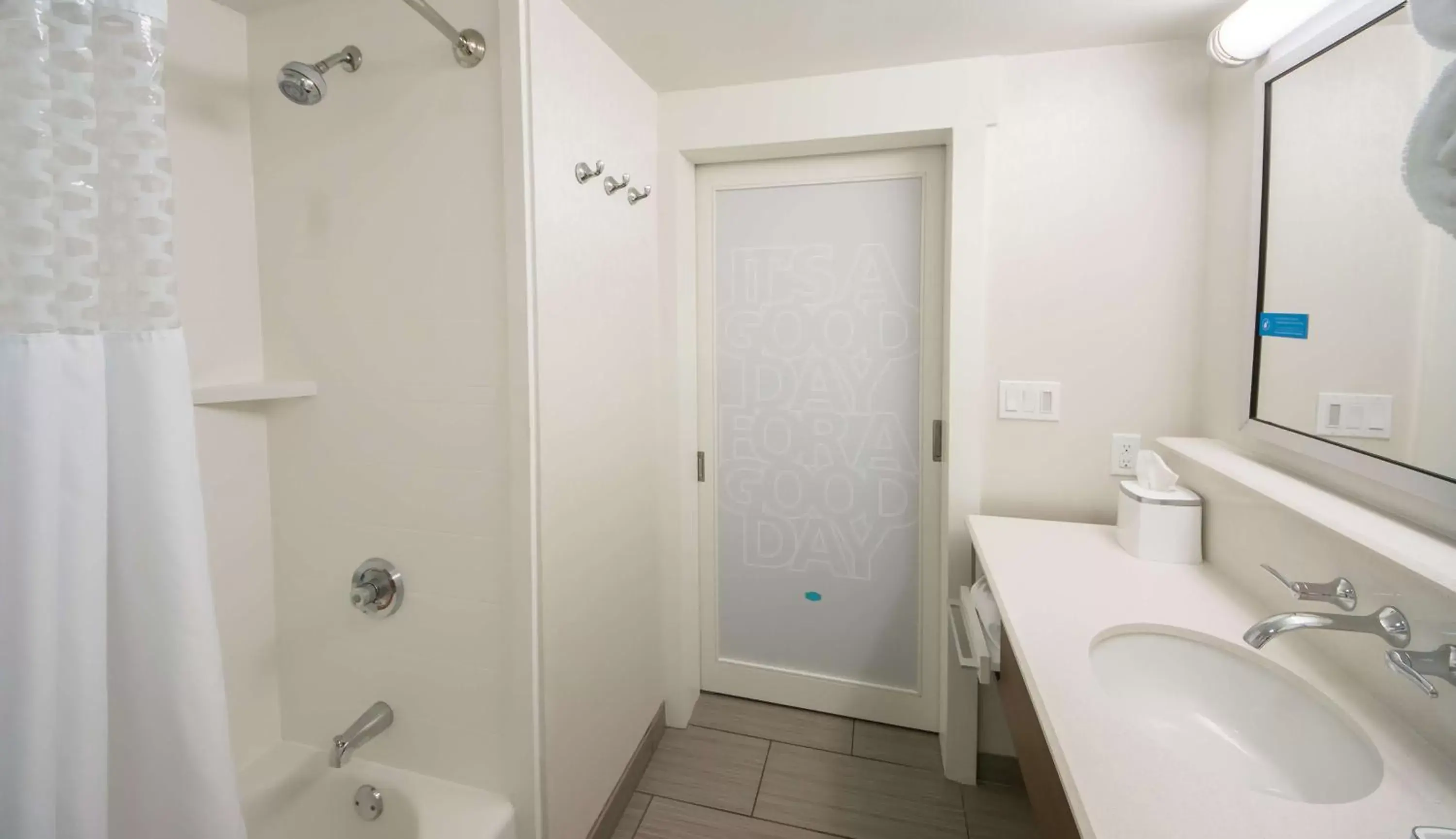 Queen Room with Chaise Lounge in Hampton Inn Lakeland Queen Room with Chaise Lounge in Hampton Inn Lakeland