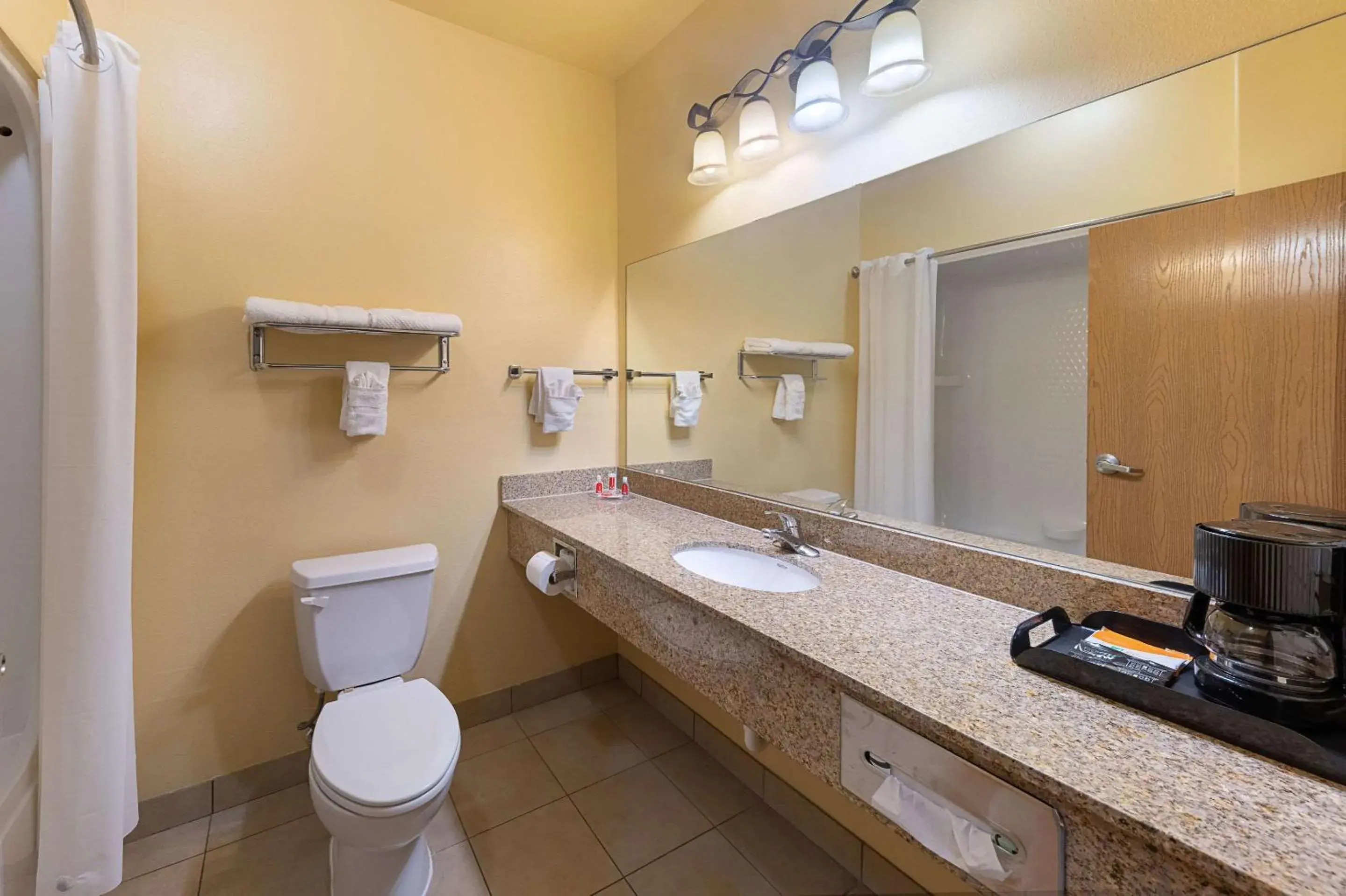 King Suite - Non-Smoking in Econo Lodge Inn & Suites King Suite - Non-Smoking in Econo Lodge Inn & Suites