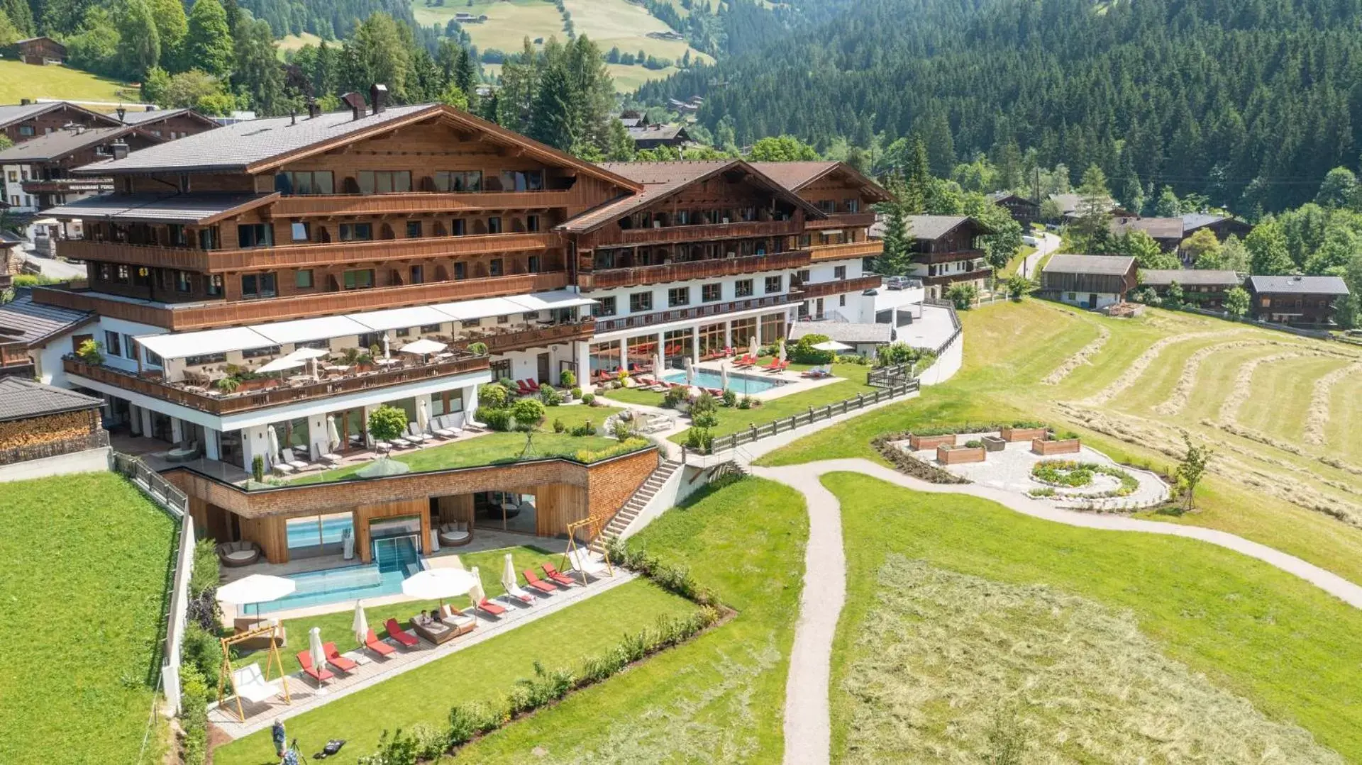 Property building, Bird's-eye View in Natur & Spa Resort "Der Alpbacherhof" Superior Property building, Bird's-eye View in Natur & Spa Resort "Der Alpbacherhof" Superior