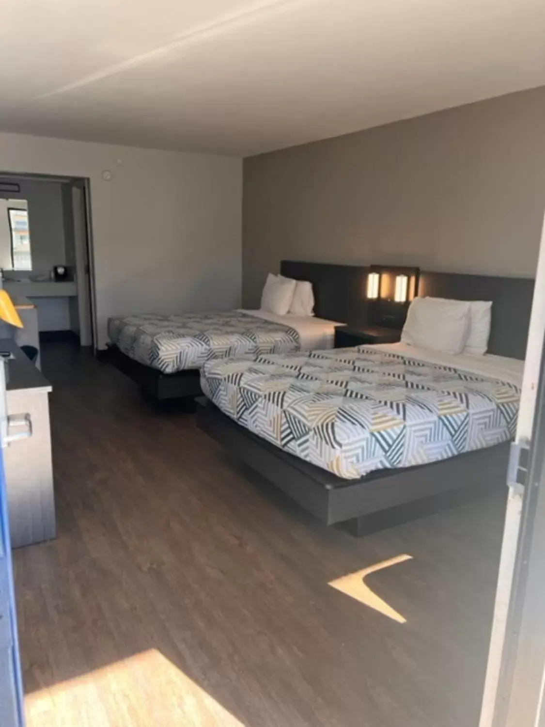 Queen Room with Two Queen Beds - Disability Access - Non-Smoking in Motel 6 Dublin, Ga Queen Room with Two Queen Beds - Disability Access - Non-Smoking in Motel 6 Dublin, Ga