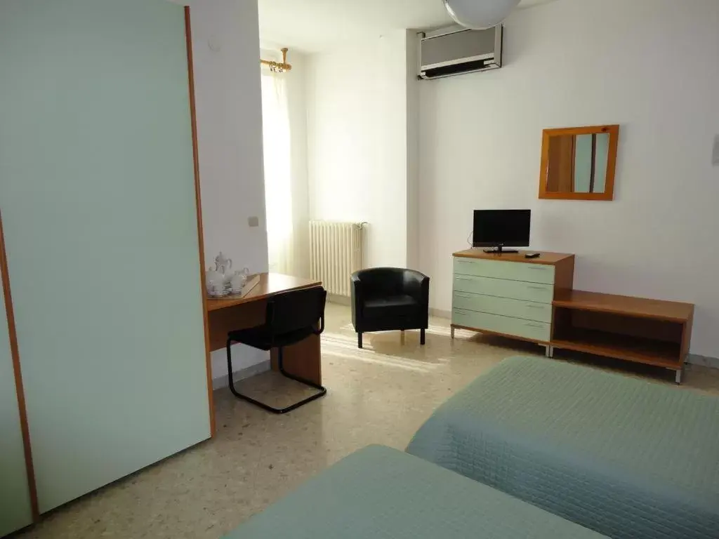 Twin Room in Hotel Riviera Twin Room in Hotel Riviera