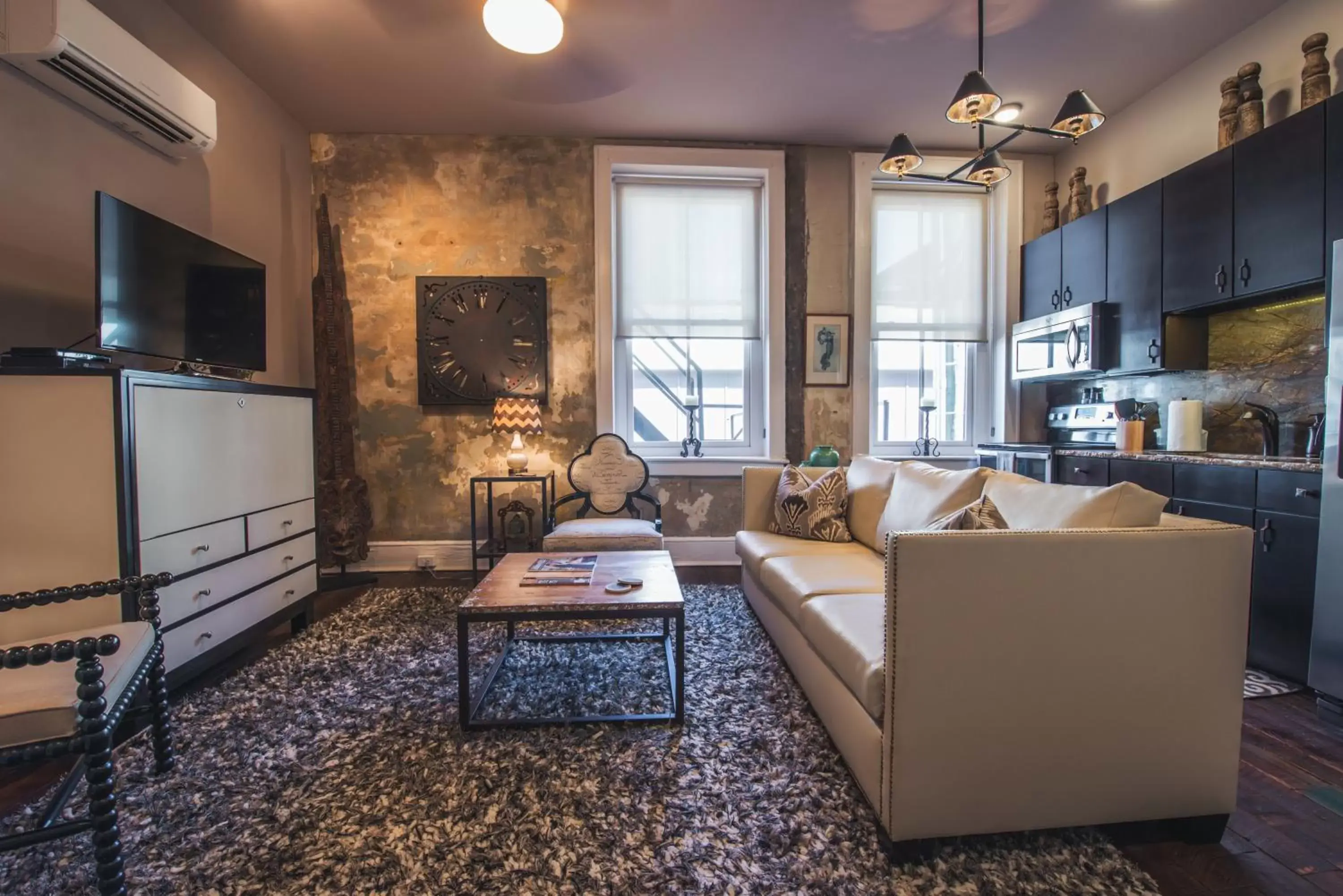 Queen Suite with Two Queen Beds in The Windsor - Asheville Queen Suite with Two Queen Beds in The Windsor - Asheville