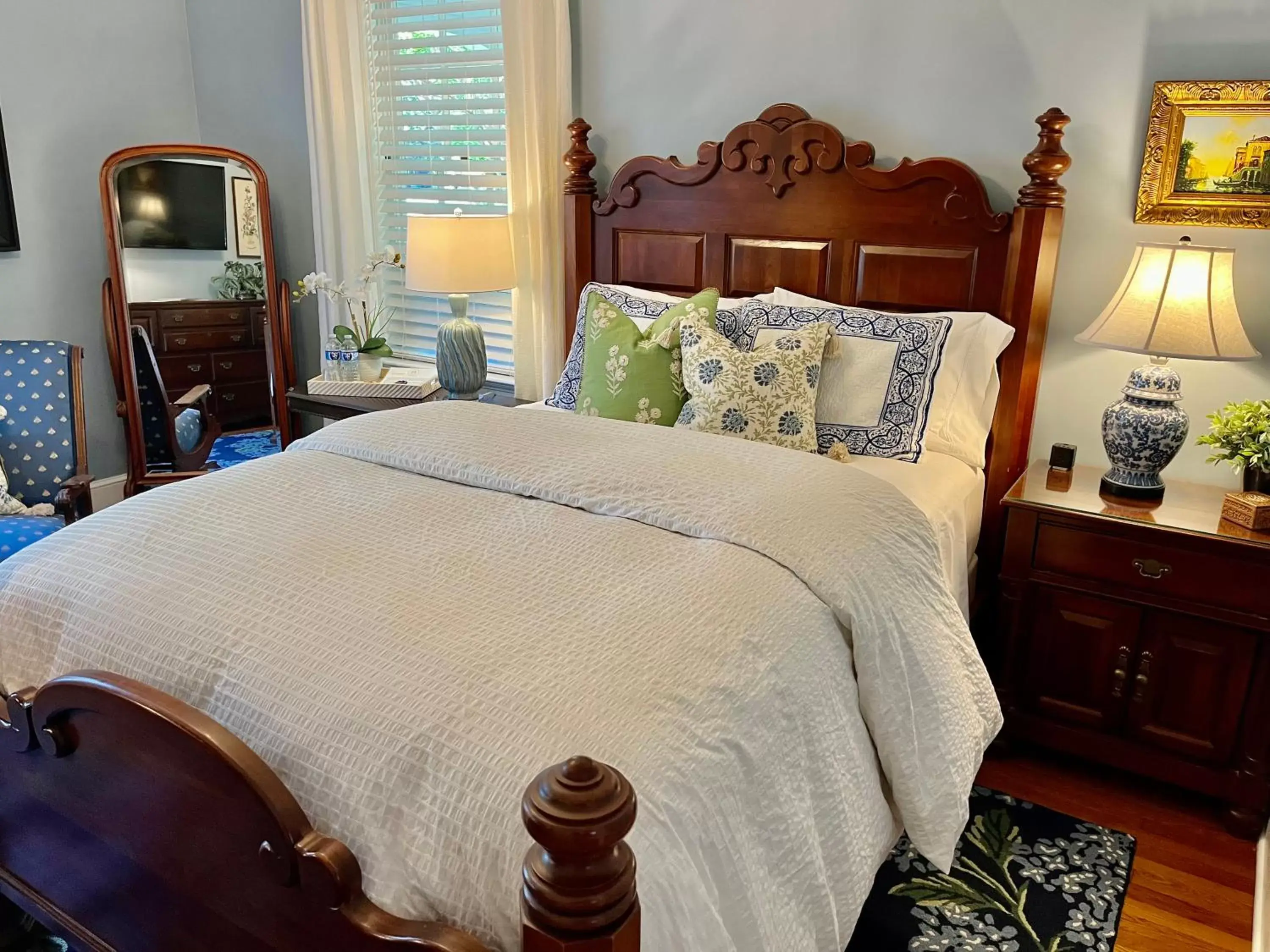 Standard Queen Room in The Holly and Ivy Inn Standard Queen Room in The Holly and Ivy Inn