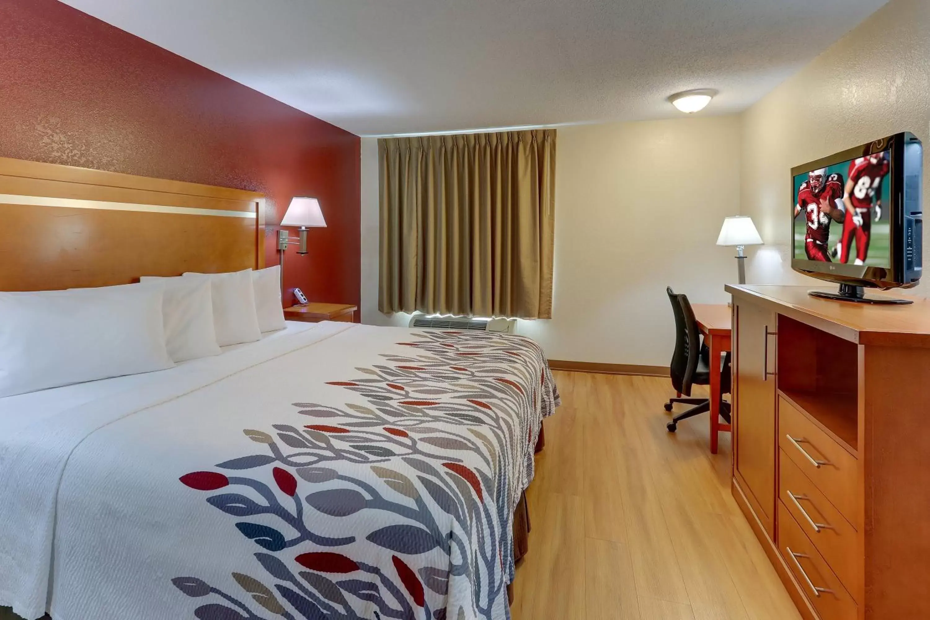 Suite King Room Non-Smoking in Red Roof Inn Springfield, OH Suite King Room Non-Smoking in Red Roof Inn Springfield, OH