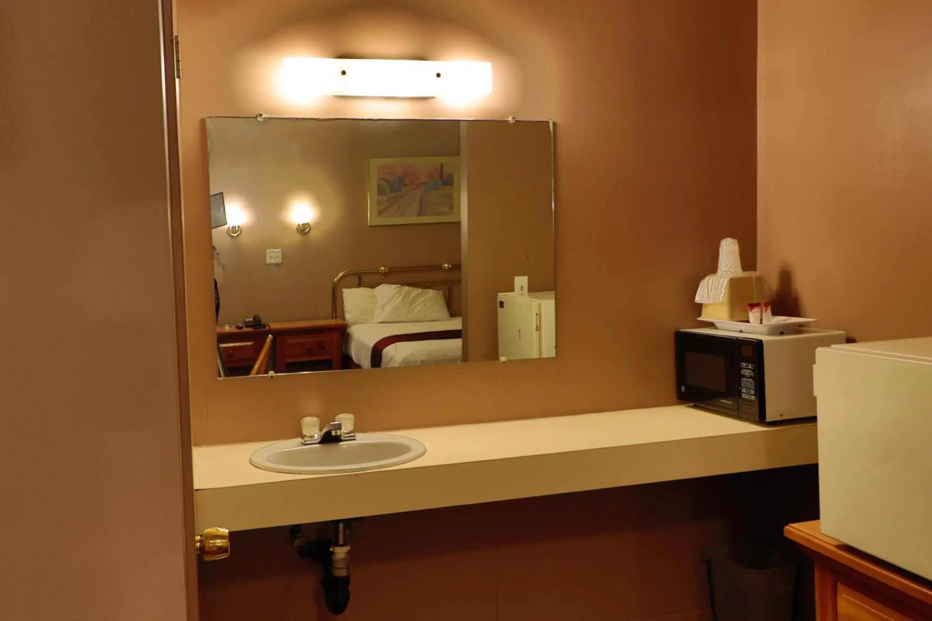 Double Room with Two Double Beds in Red Carpet Inn Berlin Double Room with Two Double Beds in Red Carpet Inn Berlin