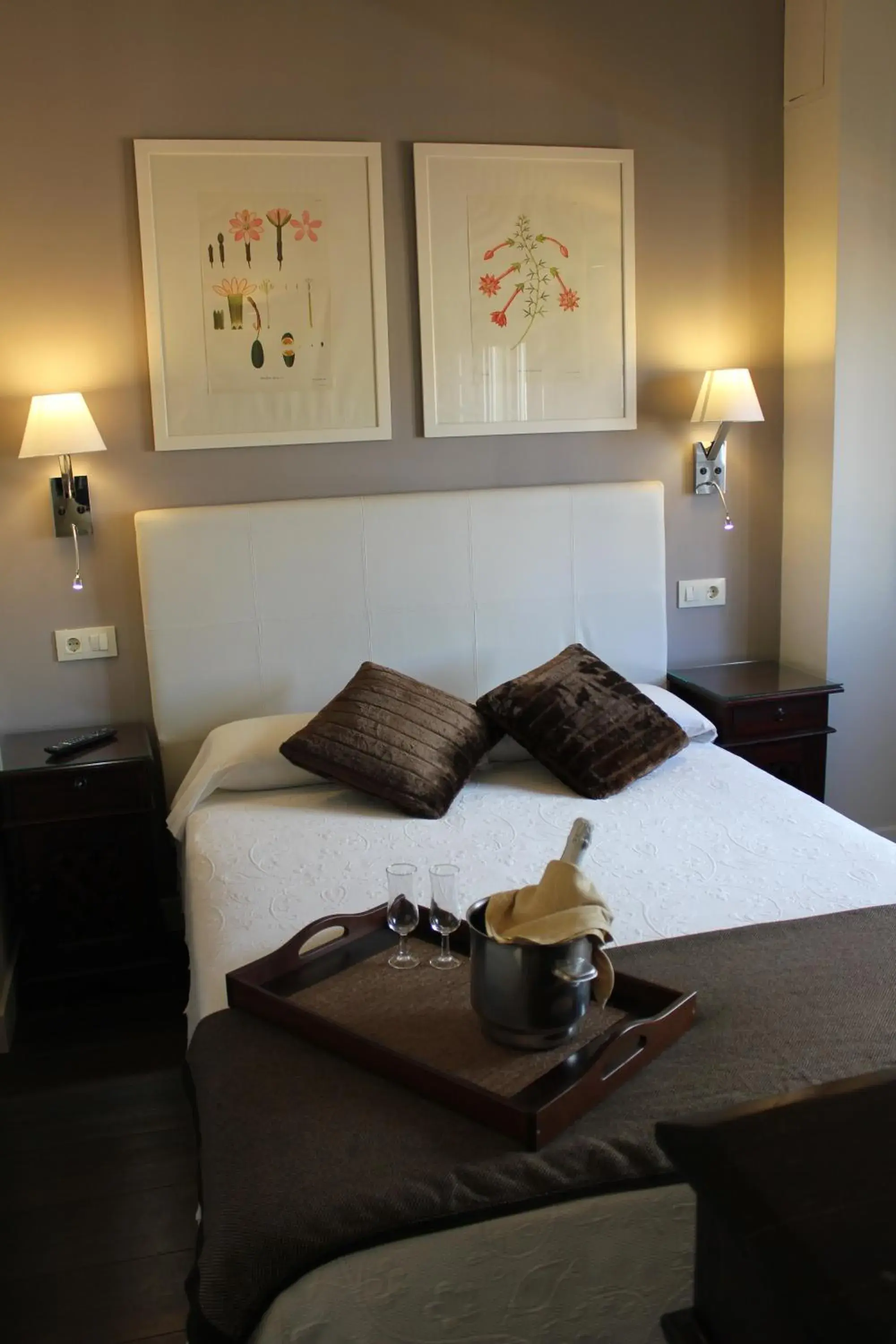 Superior Double Room in Hotel Leonor de Aquitania Superior Double Room in Hotel Leonor de Aquitania