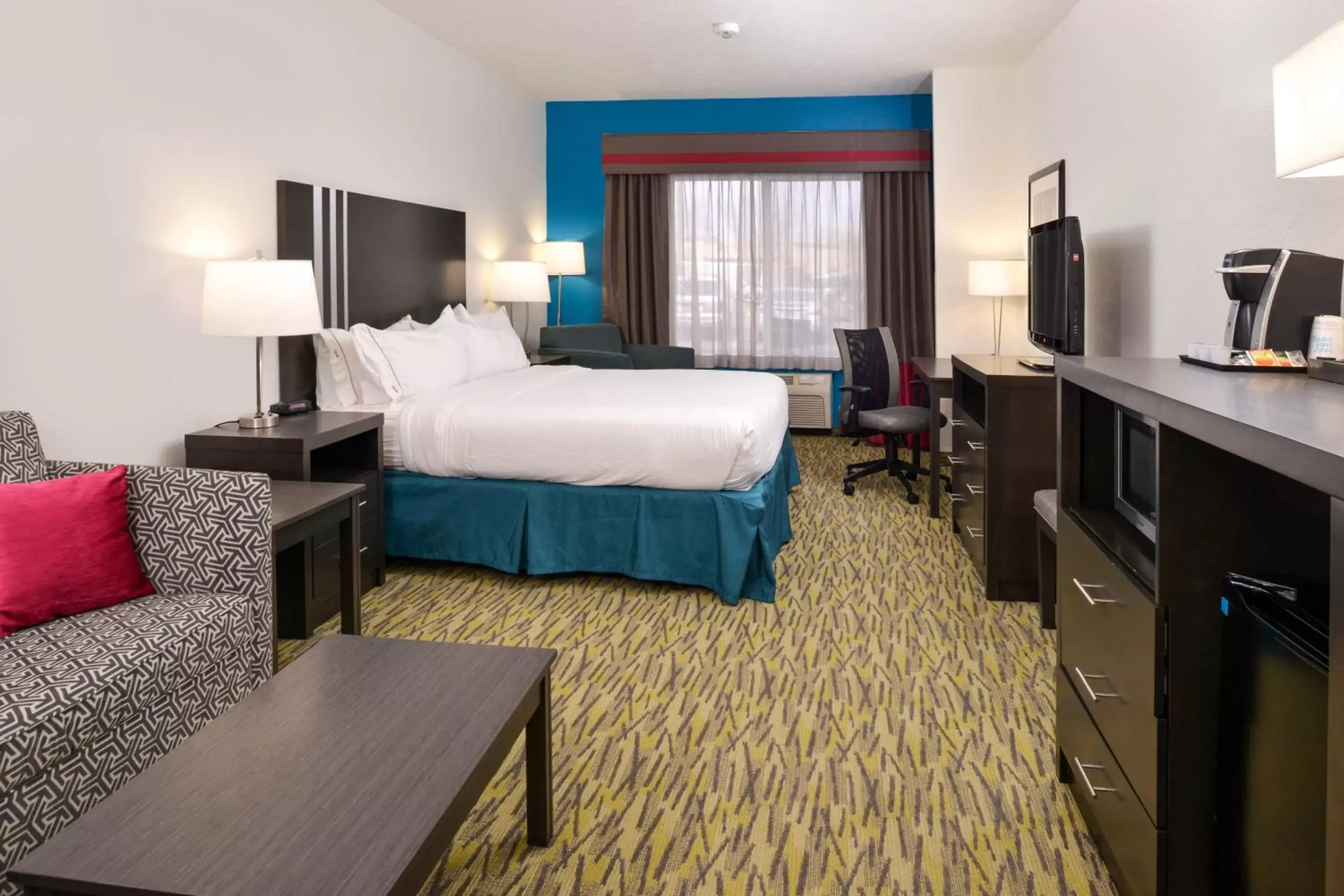 Standard King Room with Extra Floor Space in Holiday Inn Express Hotel & Suites Omaha West by IHG Standard King Room with Extra Floor Space in Holiday Inn Express Hotel & Suites Omaha West by IHG