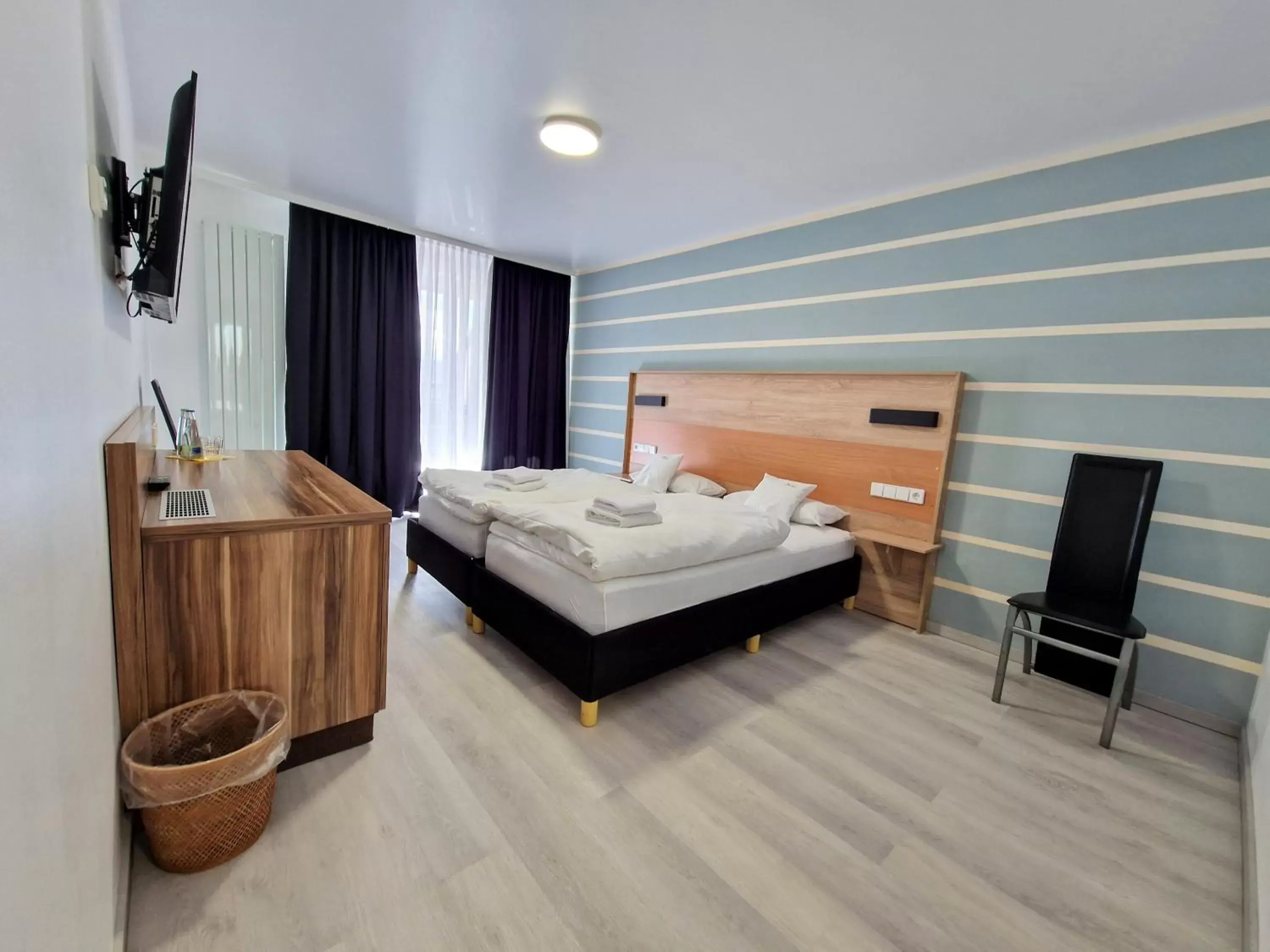 Deluxe Double Room (2 Adults + 1 Child) in Hotel am Kurpark Deluxe Double Room (2 Adults + 1 Child) in Hotel am Kurpark