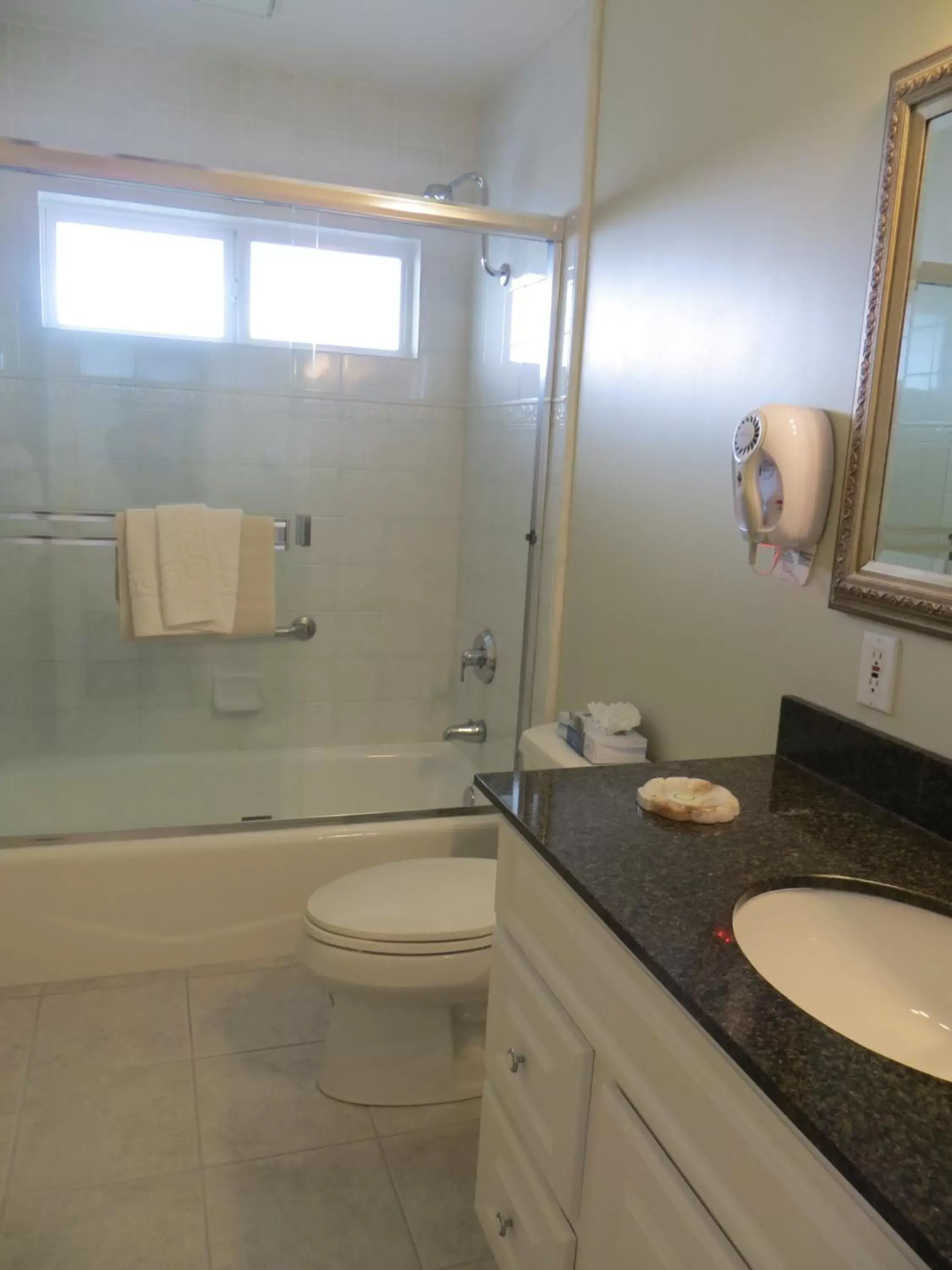 King Room with Fireplace in Carmel Bay View Inn King Room with Fireplace in Carmel Bay View Inn