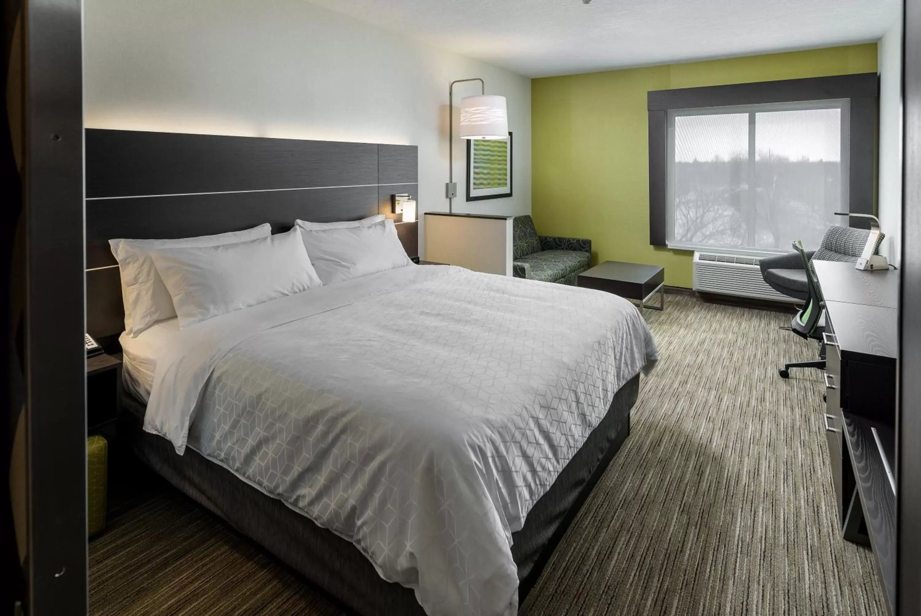 King Room - Mobility Access/Roll in Shower - Non-Smoking in Holiday Inn Express & Suites Kelowna - East, an IHG Hotel King Room - Mobility Access/Roll in Shower - Non-Smoking in Holiday Inn Express & Suites Kelowna - East, an IHG Hotel