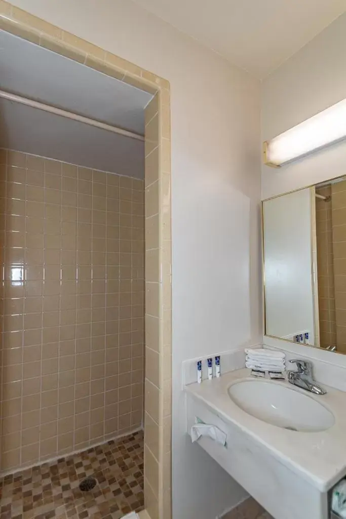 Double Room with Two Double Beds in Americas Best Value Inn Ashtabula/Austinburg Double Room with Two Double Beds in Americas Best Value Inn Ashtabula/Austinburg