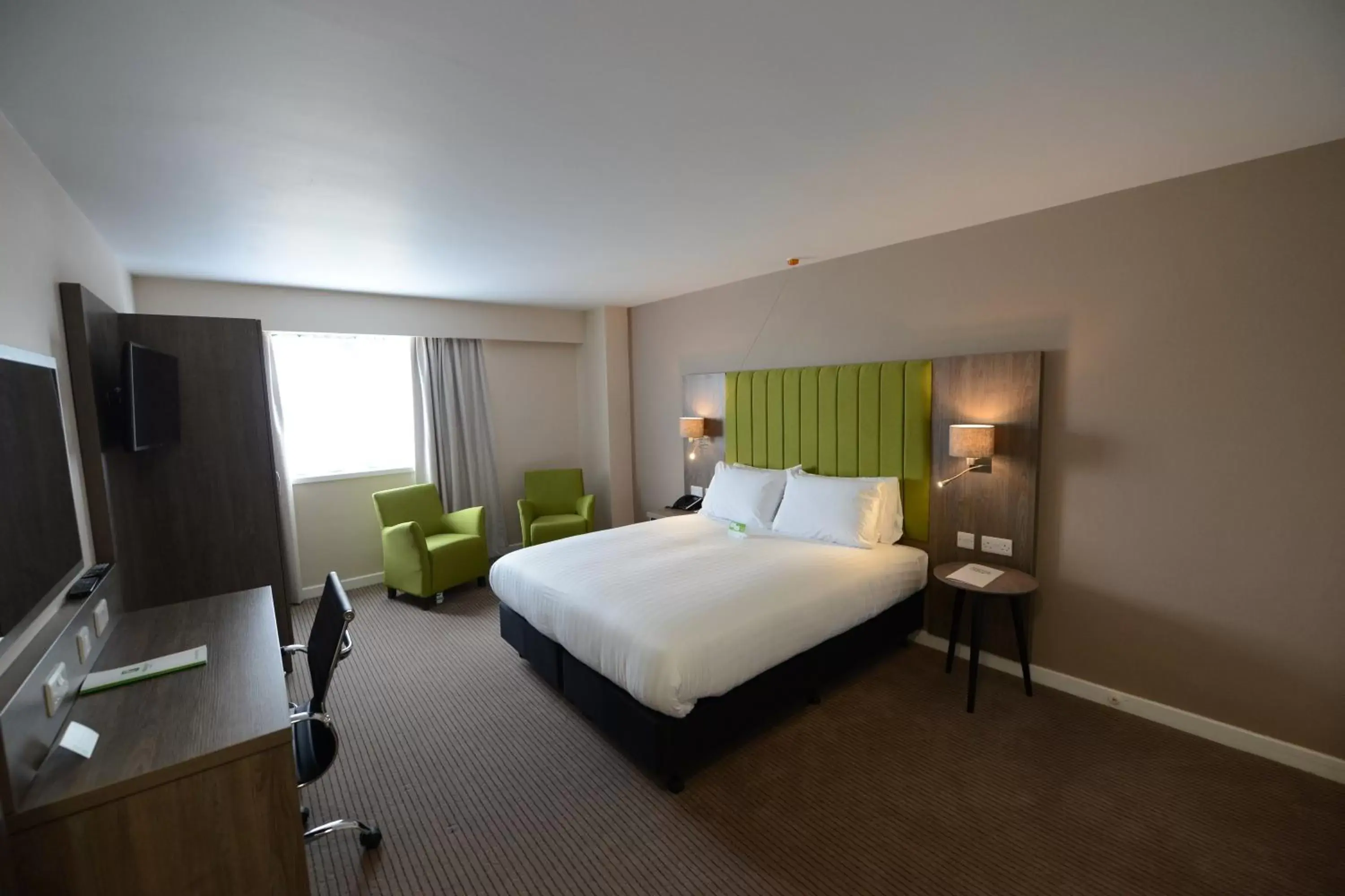 Standard King Room - Accessible in Holiday Inn Wolverhampton - Racecourse by IHG Standard King Room - Accessible in Holiday Inn Wolverhampton - Racecourse by IHG