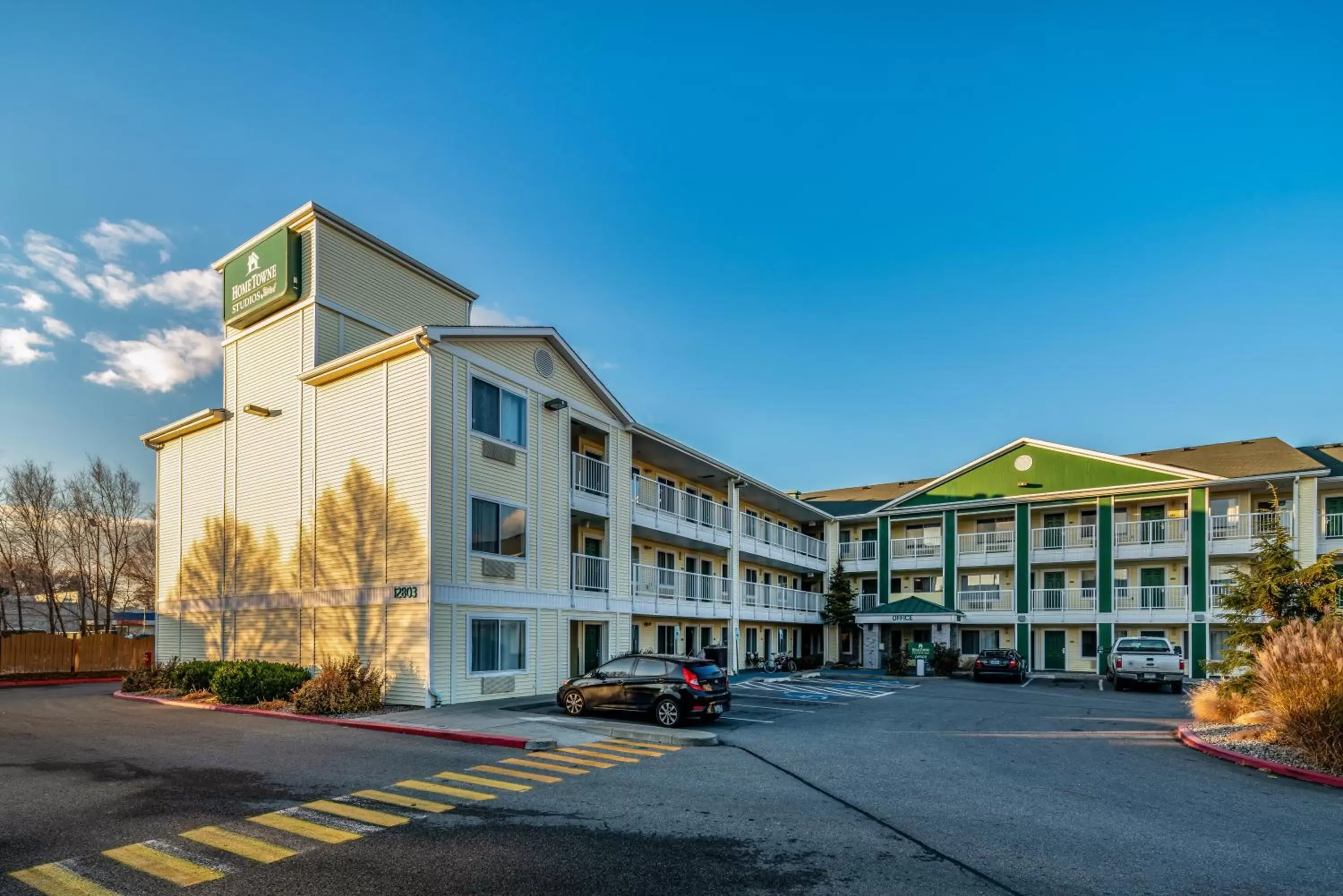 HomeTowne Studios by Red Roof Spokane - Valley HomeTowne Studios by Red Roof Spokane - Valley