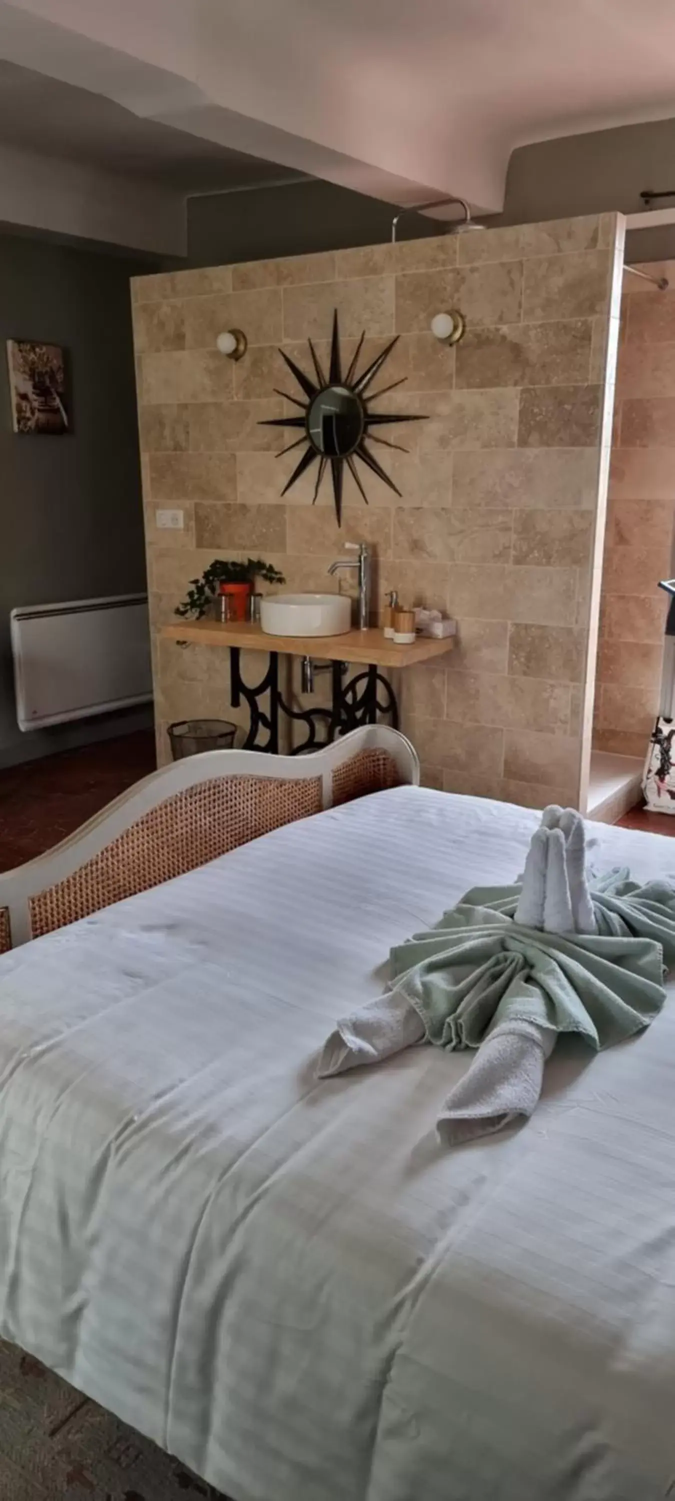 Double Room with Balcony in Le Belvédère - Chambres d'hôtes de charme et Restaurant Double Room with Balcony in Le Belvédère - Chambres d'hôtes de charme et Restaurant