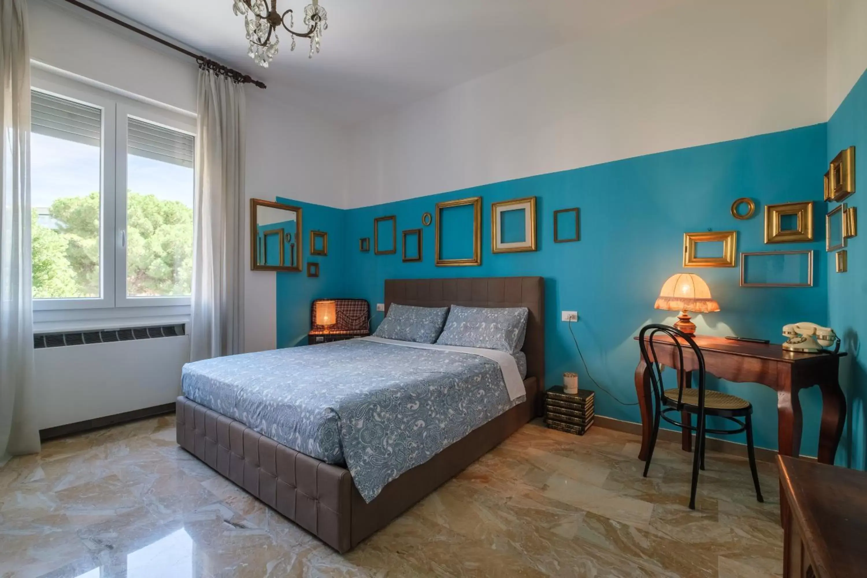 Deluxe Double Room with Bath in Fabula Rooms 3 Suites with private bathroom Deluxe Double Room with Bath in Fabula Rooms 3 Suites with private bathroom