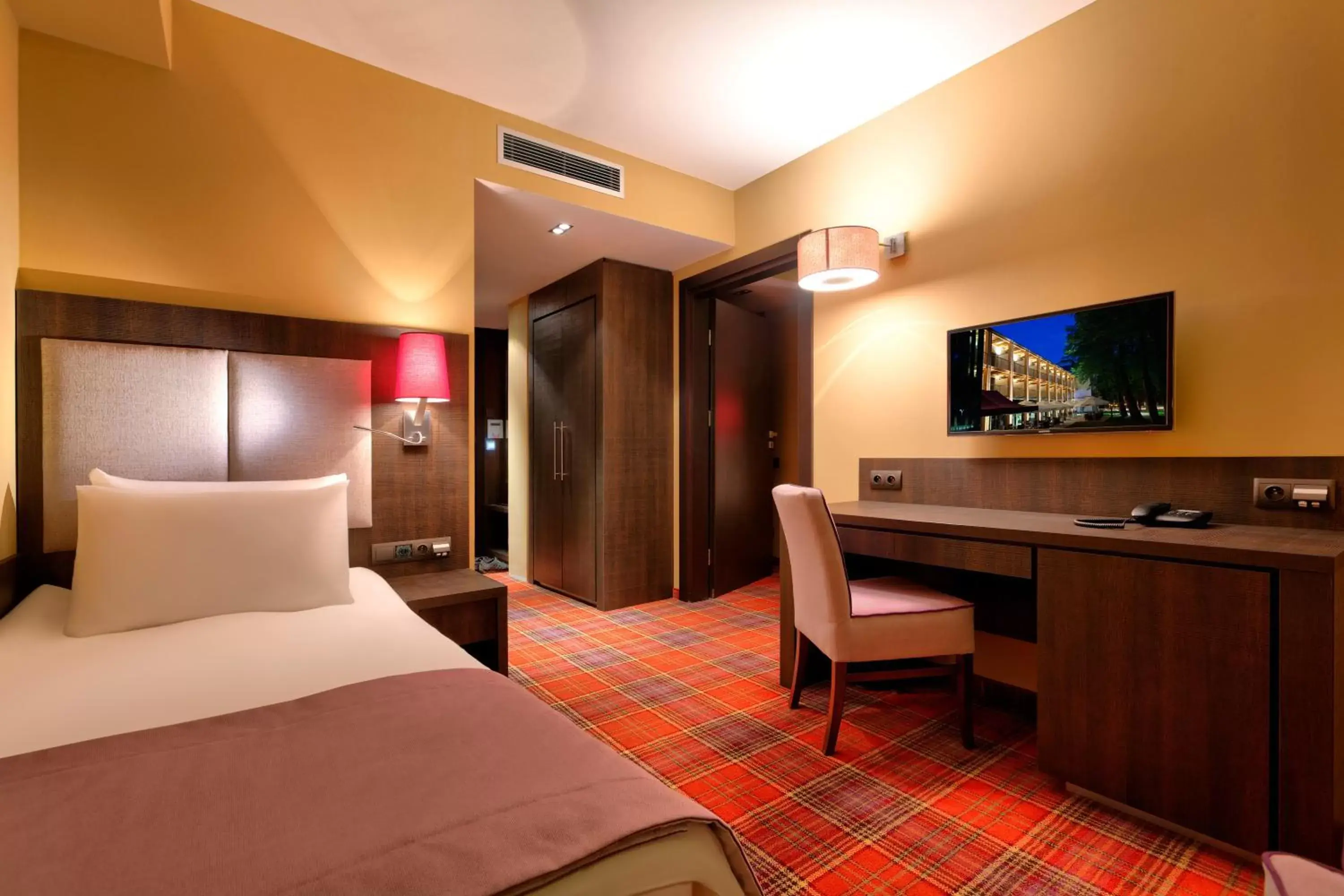 Single Room in Bristol Art & Medical SPA Single Room in Bristol Art & Medical SPA