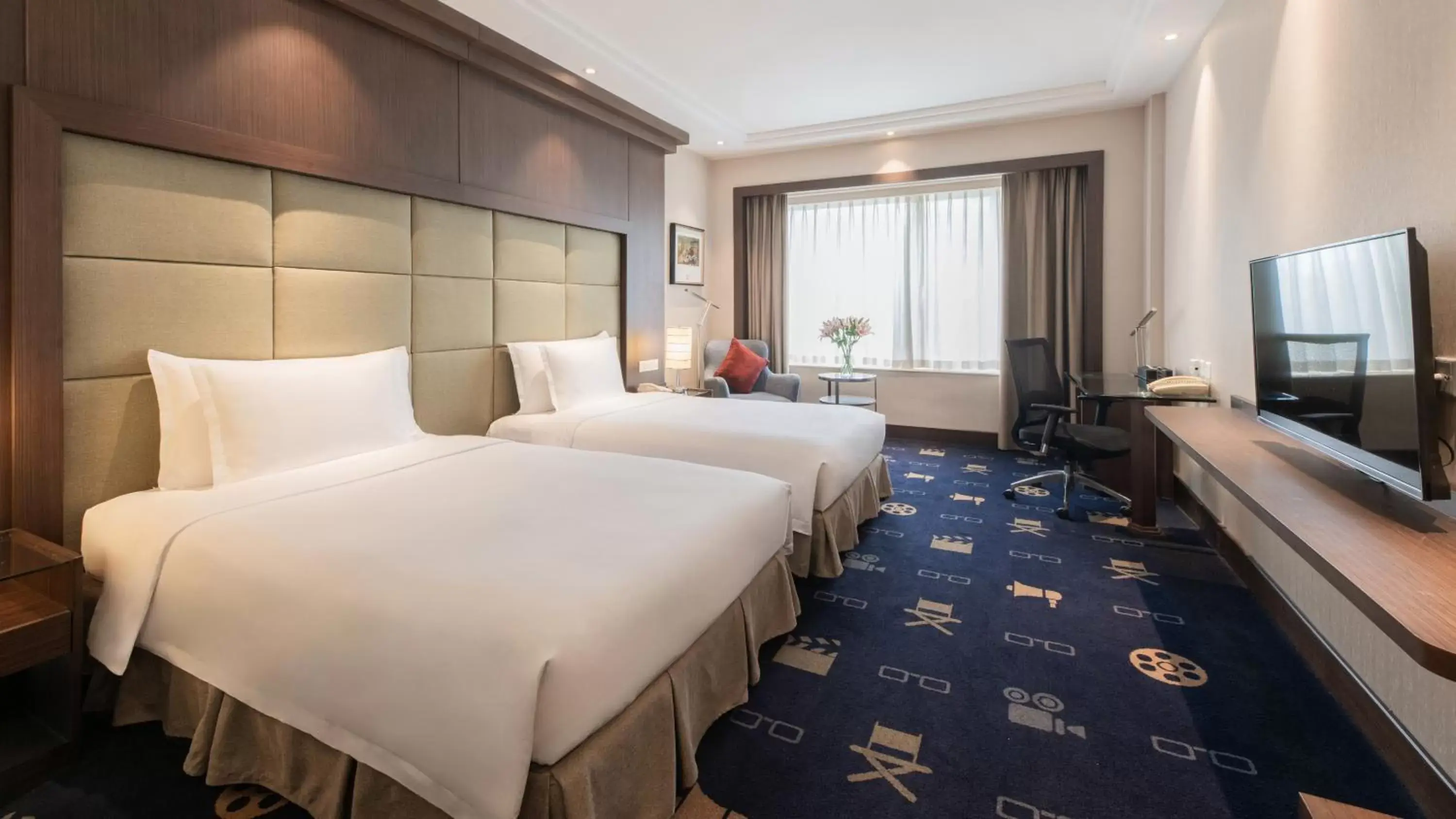 2 Twin Beds Standard Technology in Crowne Plaza Shanghai by IHG 2 Twin Beds Standard Technology in Crowne Plaza Shanghai by IHG